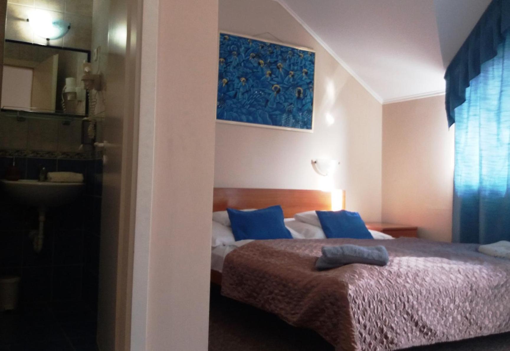 Double Room - Photo 4