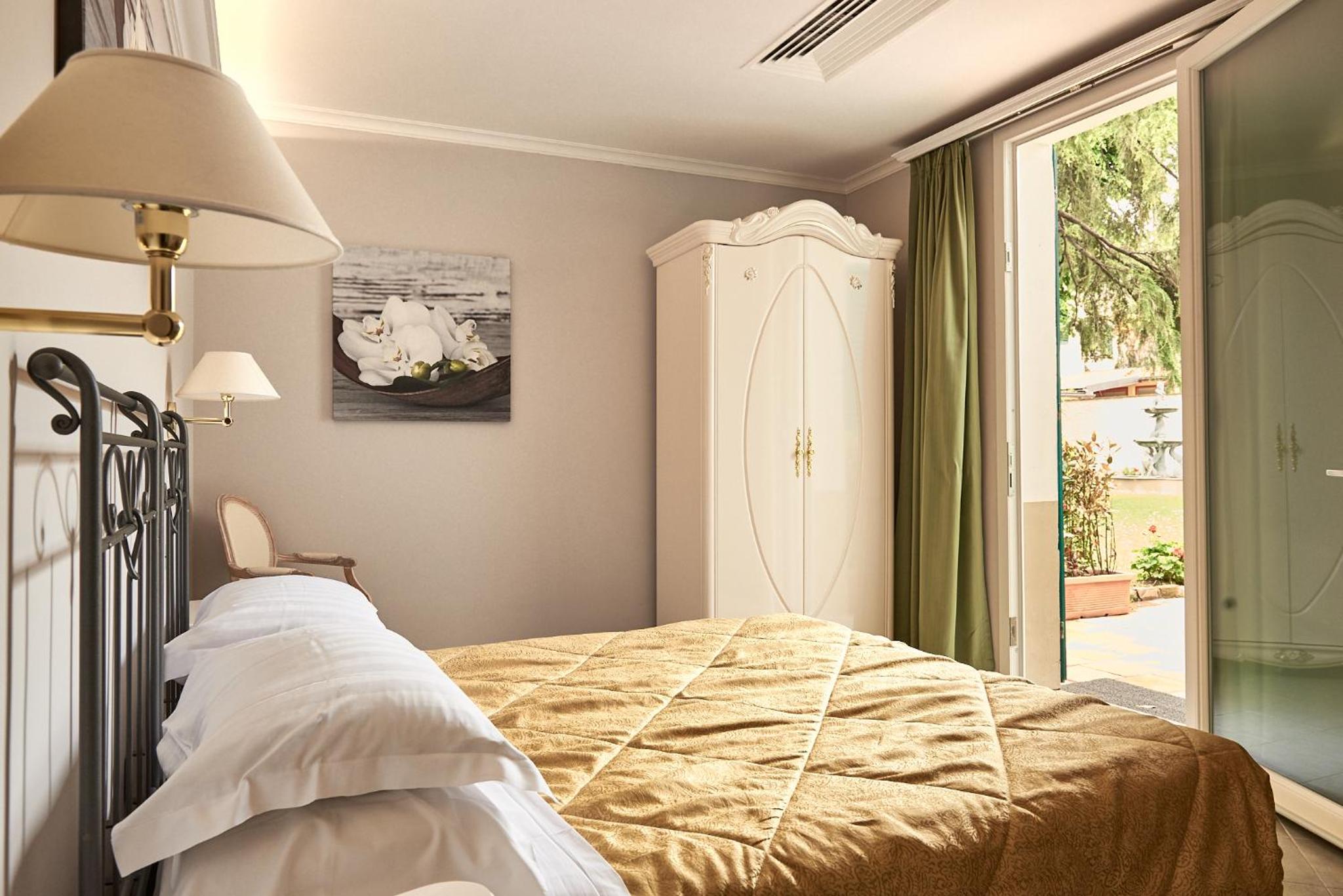 Classic Double or Twin Room - Photo 4