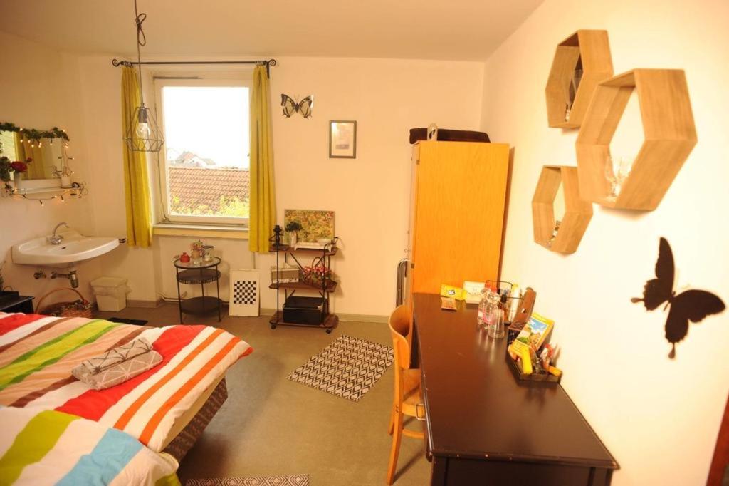 Standard Twin Room with Shared Bathroom photo 1