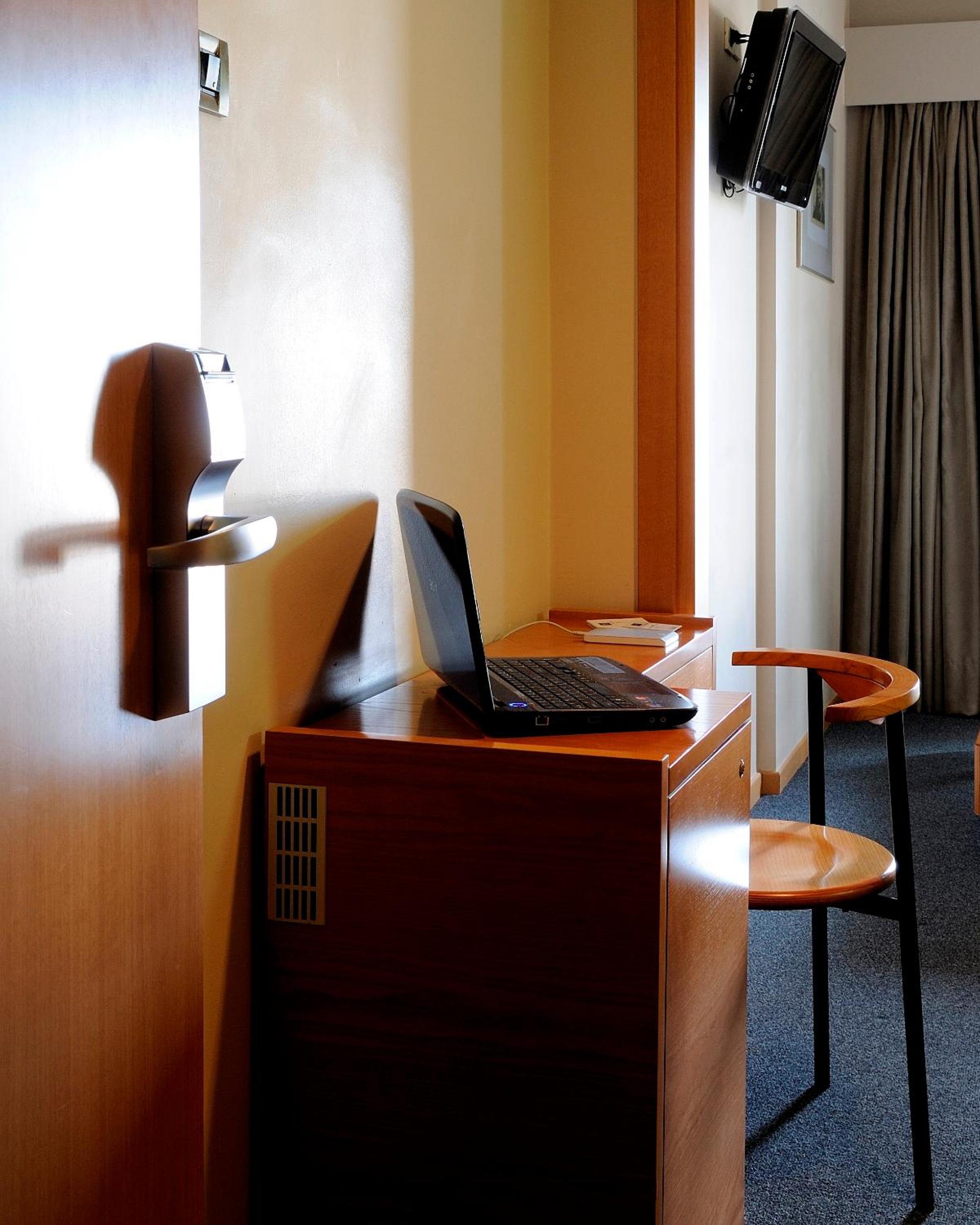 Twin Room - Photo 2
