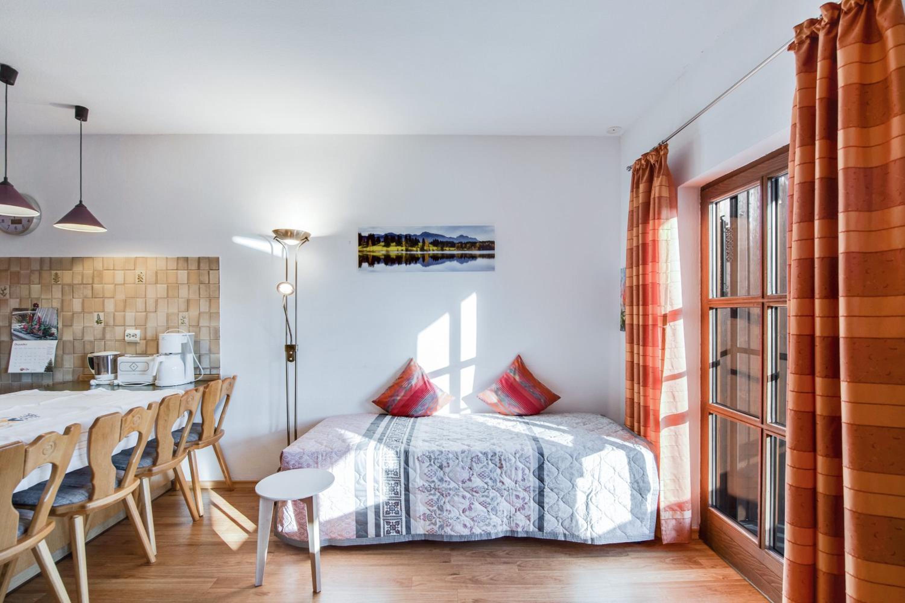 Two-Bedroom Deluxe Apartment with Garden View photo 2