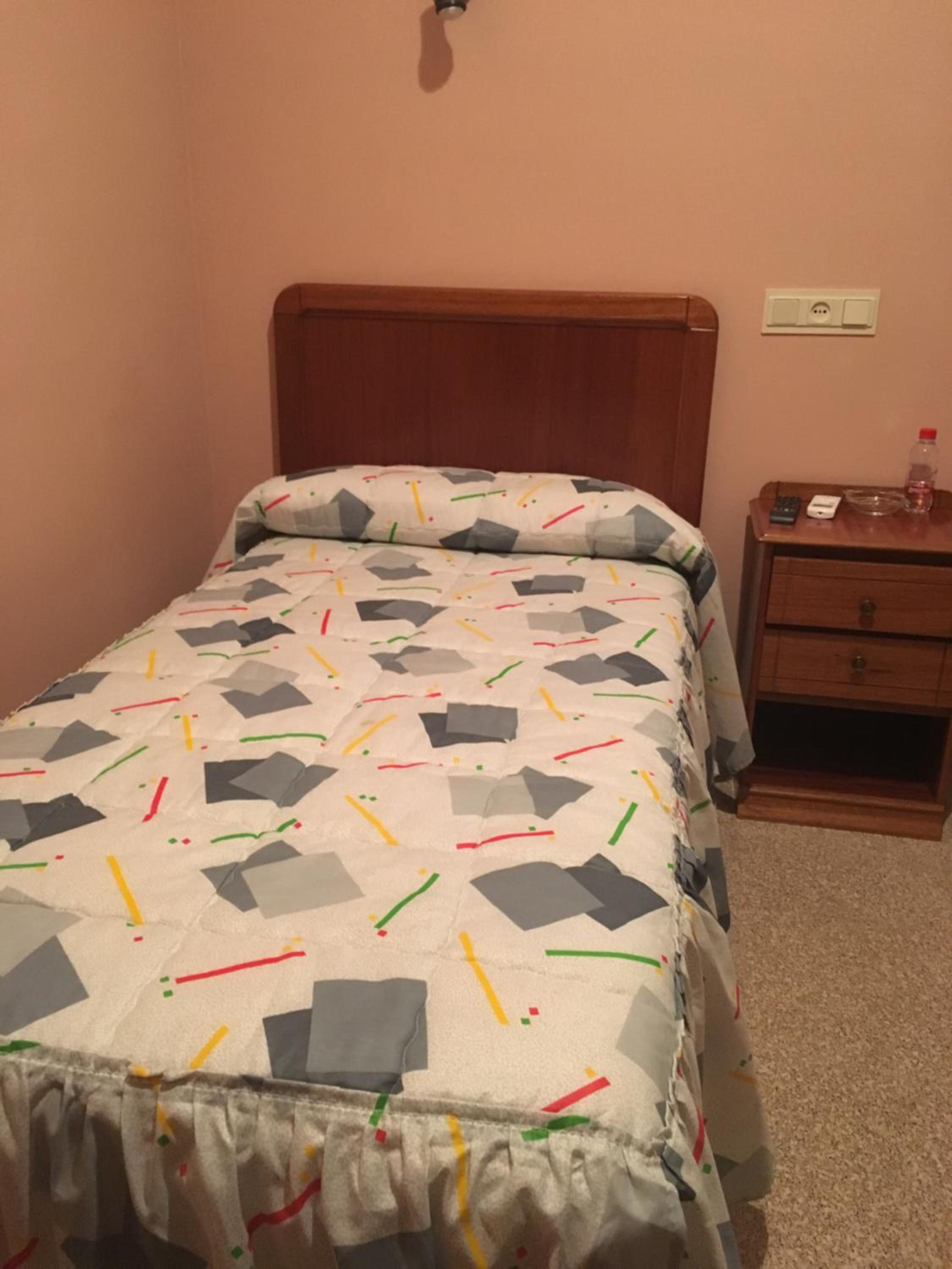 Single Room with Bath photo 2
