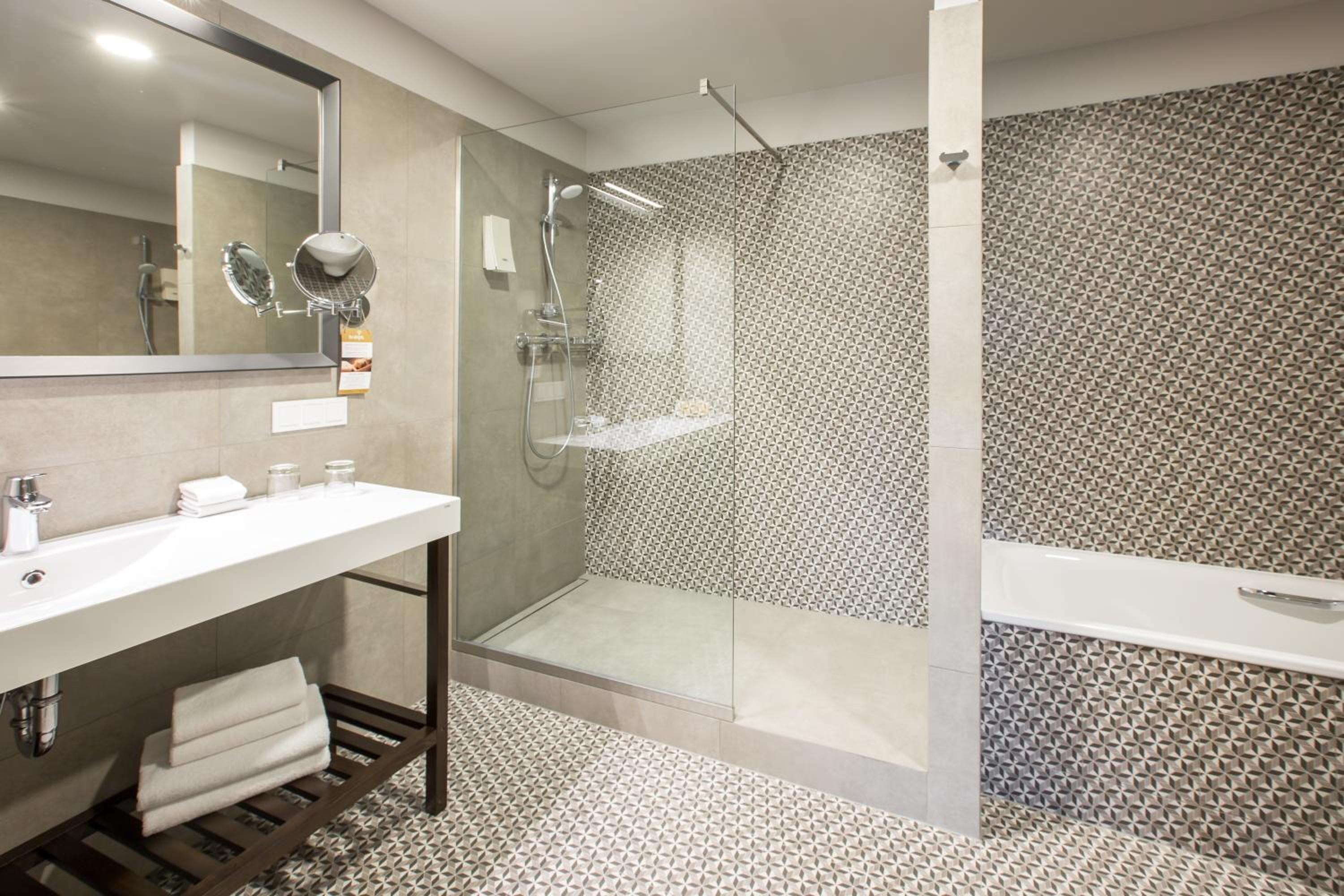 One-Bedroom Suite - Photo 19