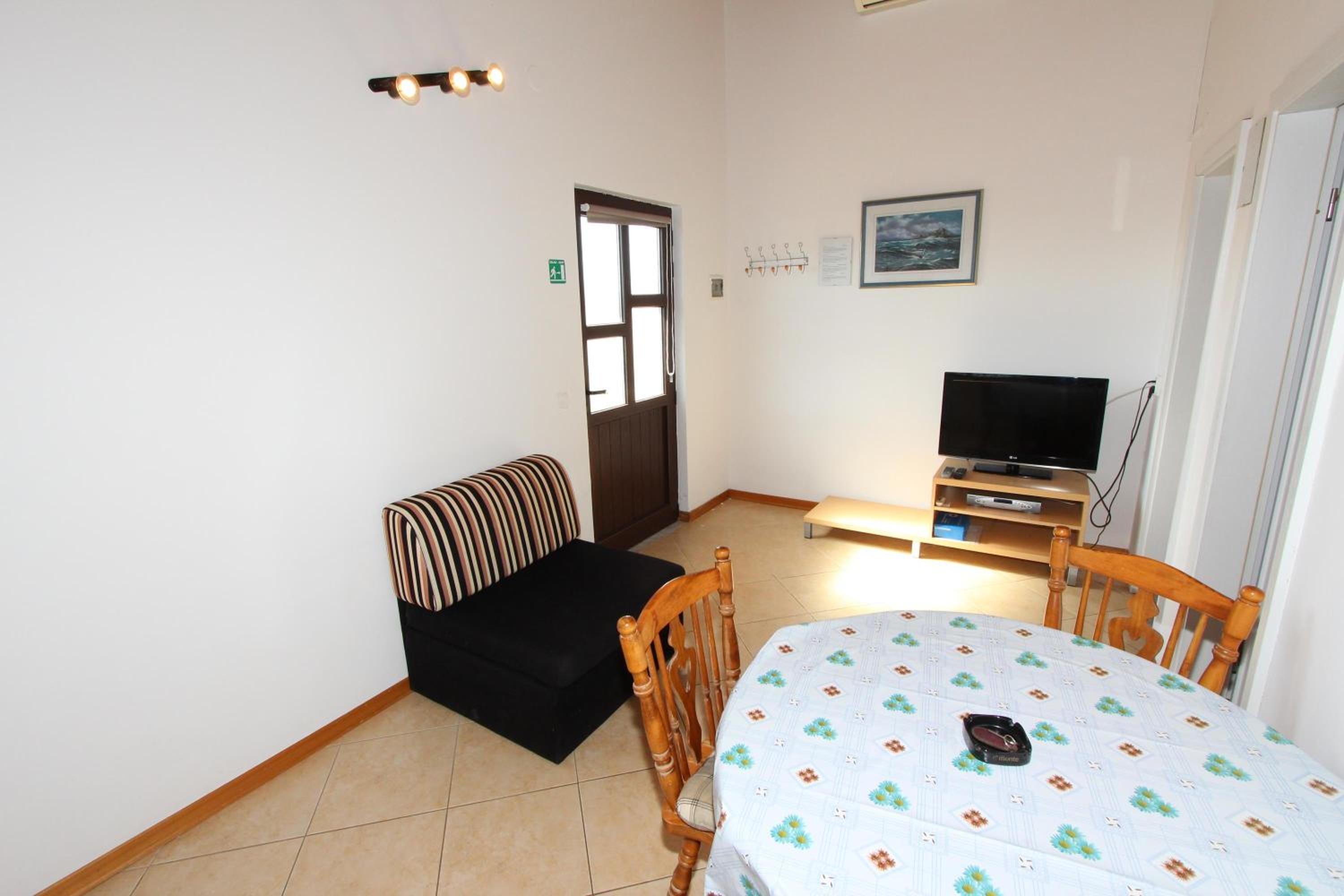 One-Bedroom Apartment 2nd Floor