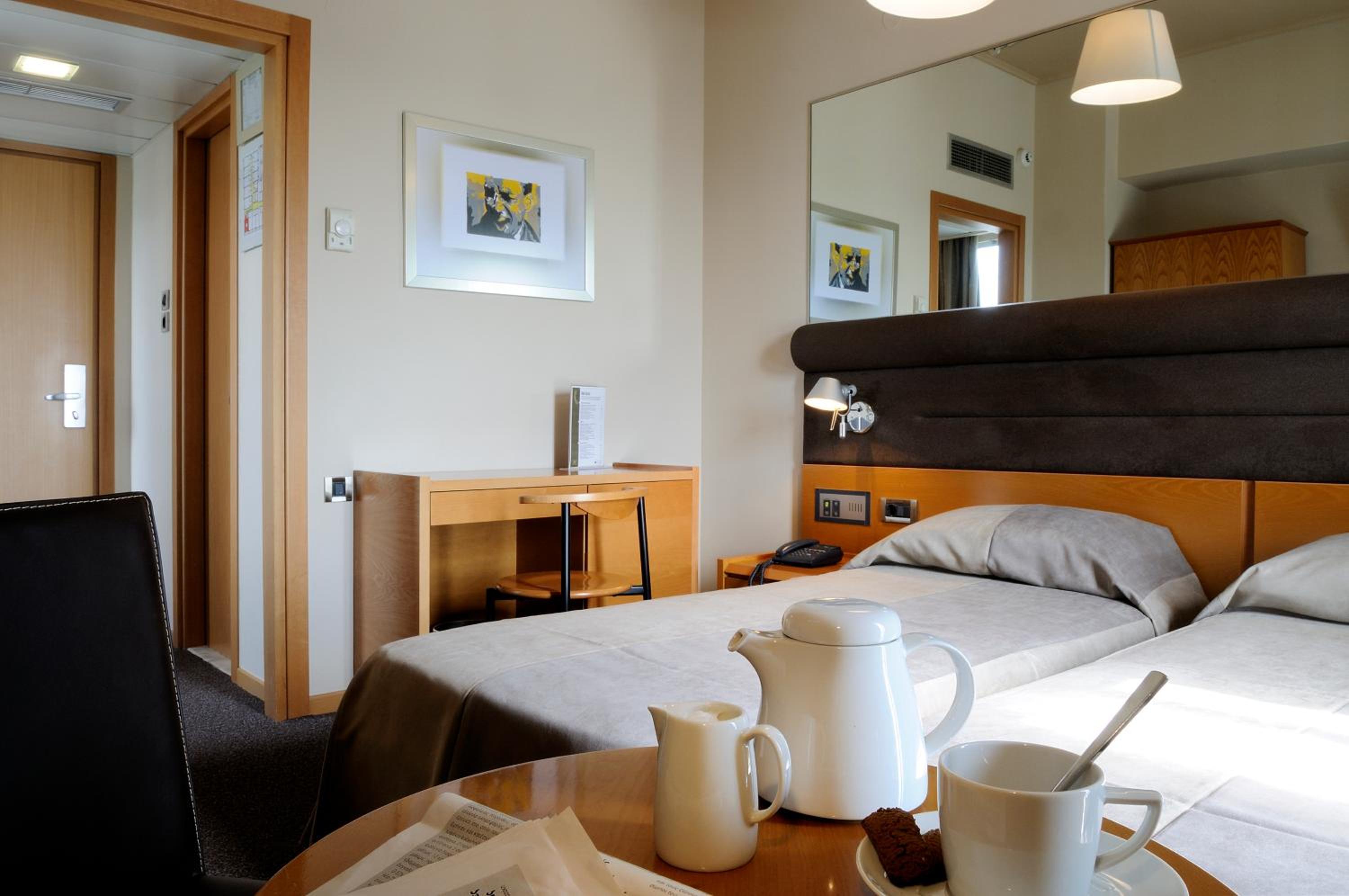 Twin Room - Photo 8