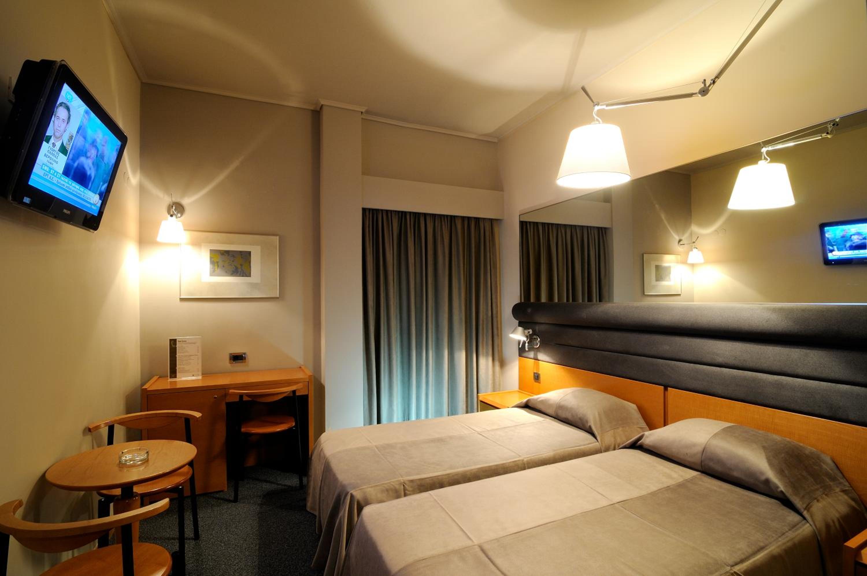 Twin Room - Photo 1