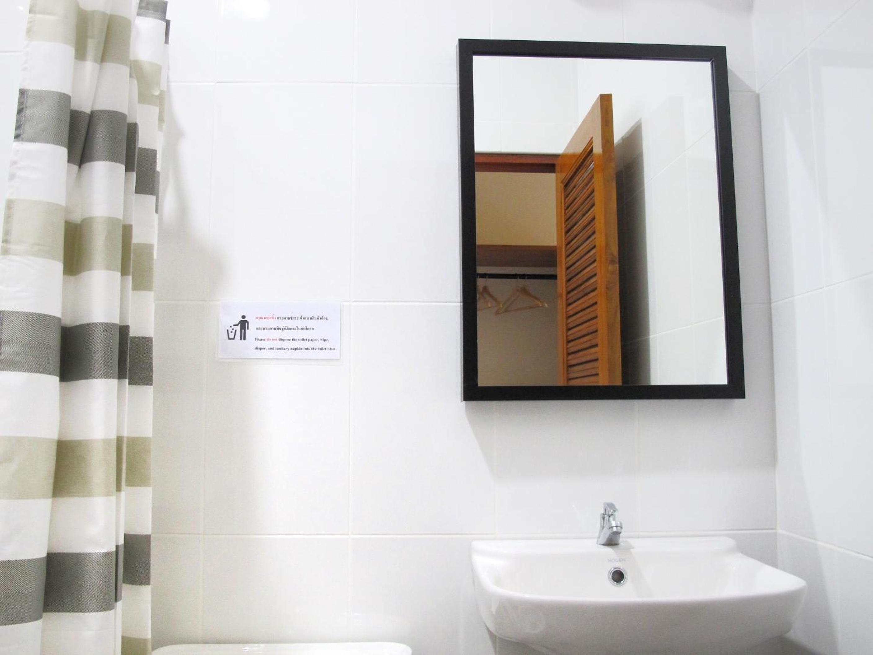 Twin Room with Private Bathroom - Photo 3