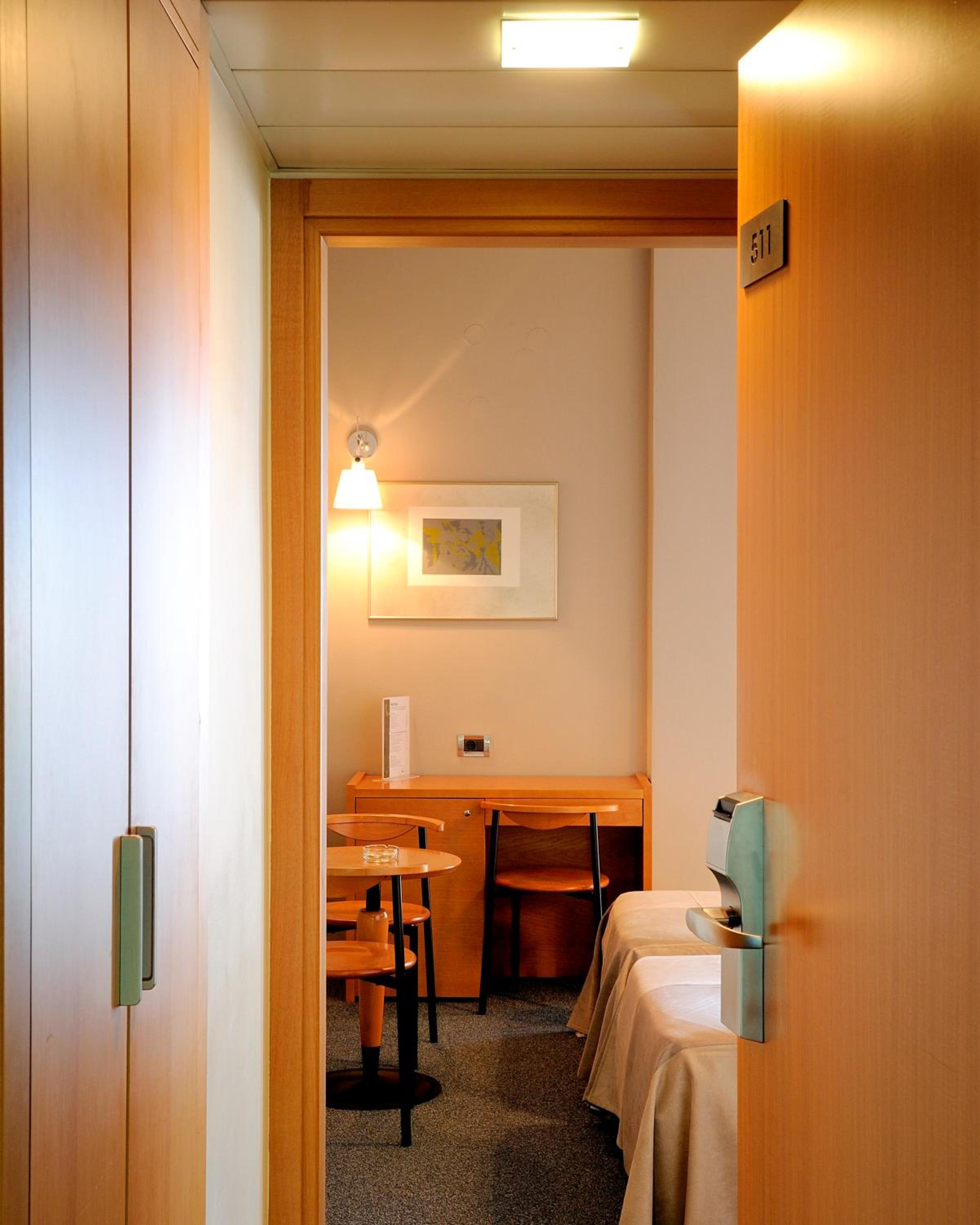Twin Room - Photo 6