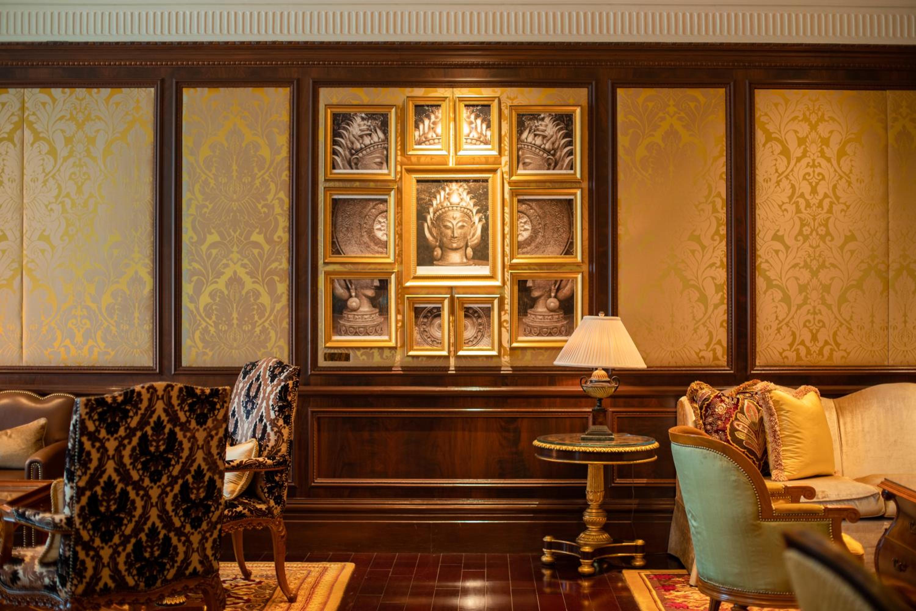 Royal Club Room with Airport Transfers & Lounge Access including cocktail hours. 2 hours guaranteed early check in and late check out - Photo 2