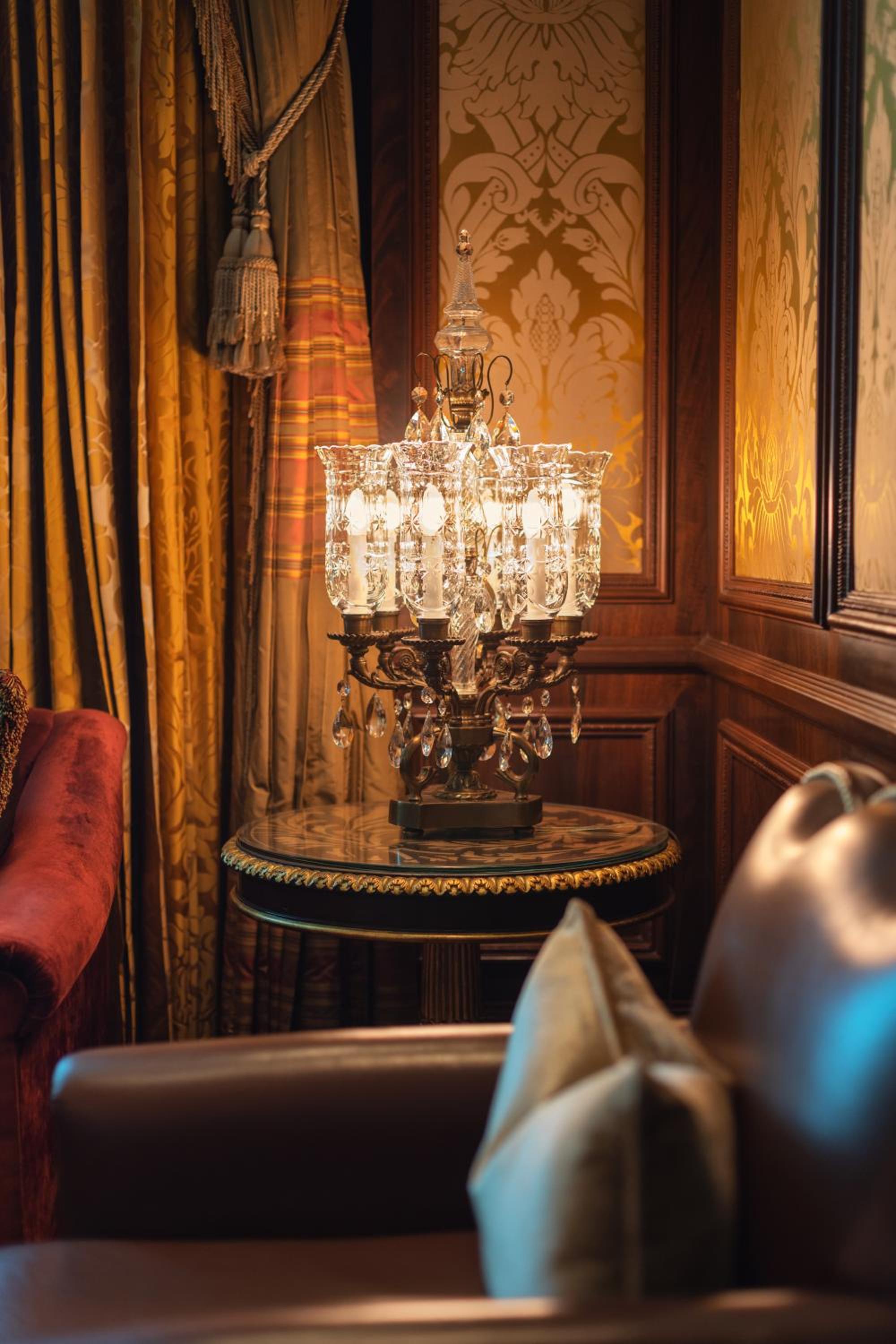 Royal Club Room with Airport Transfers & Lounge Access including cocktail hours. 2 hours guaranteed early check in and late check out - Photo 5