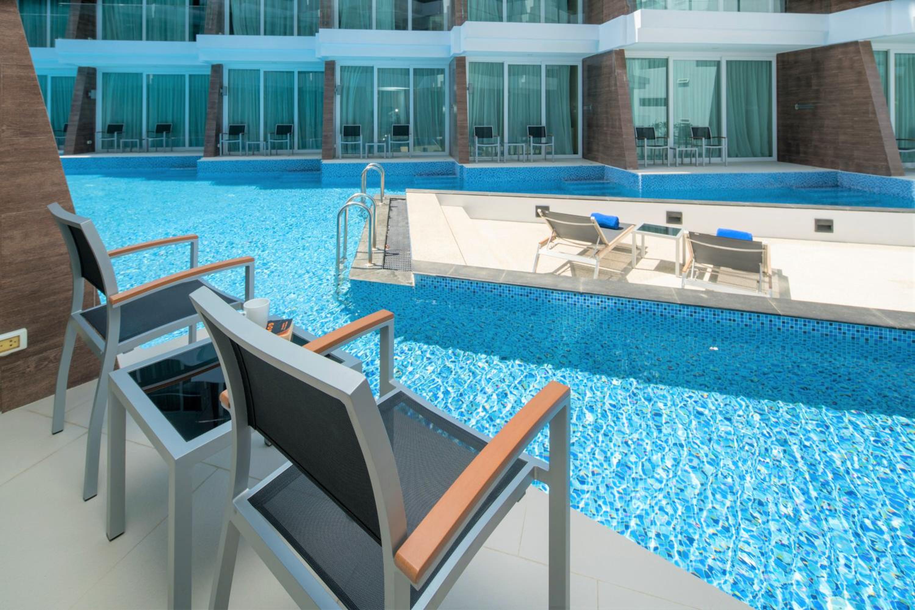 Deluxe Pool Access Room  - Photo 8