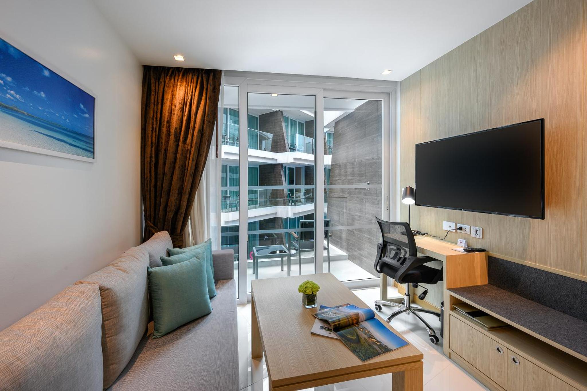 Deluxe Room - Photo 5