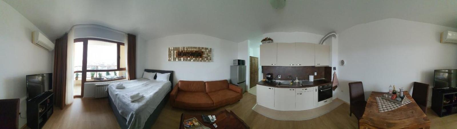 One-Bedroom Apartment photo 1