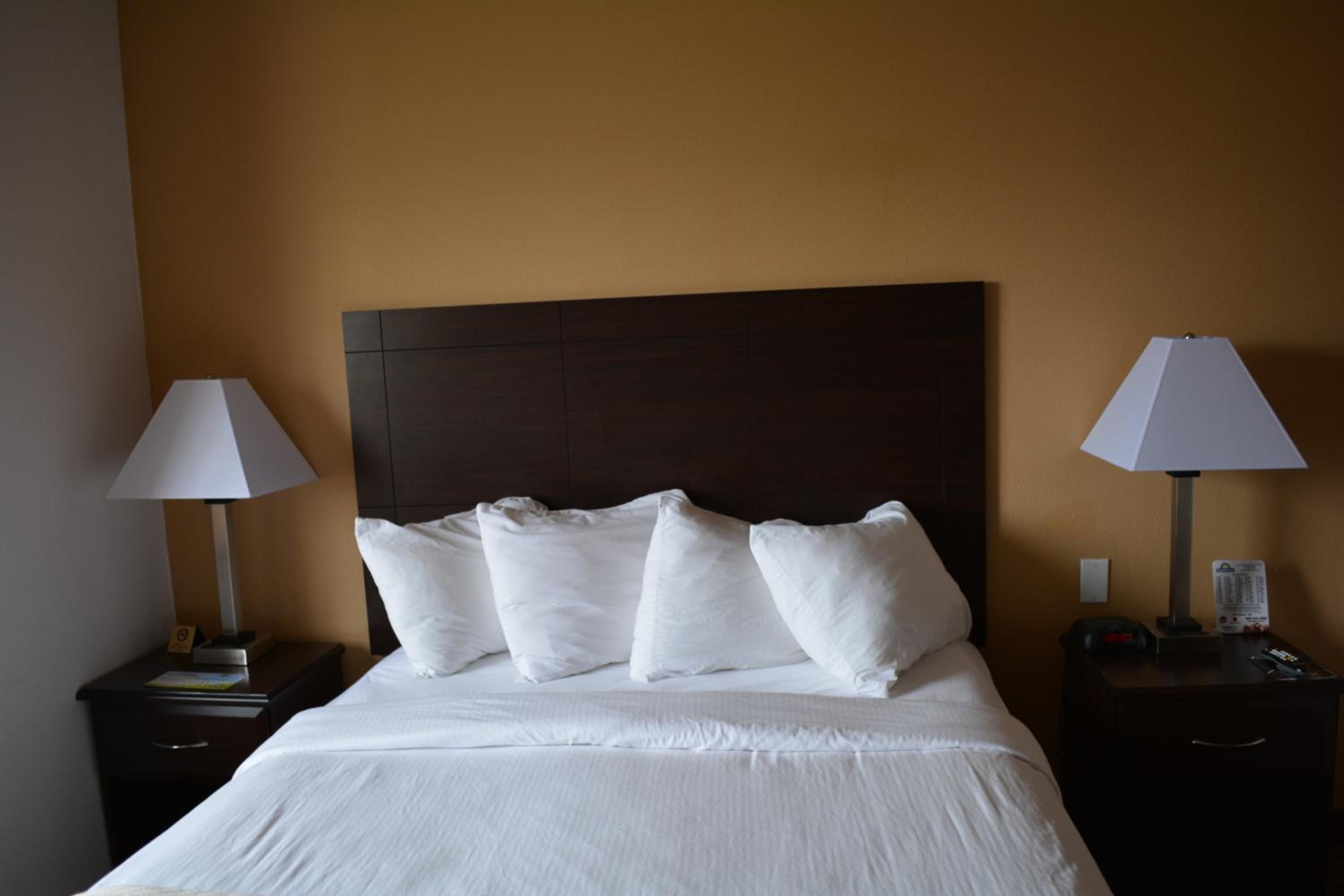 King Studio Suite with One King Bed - Non-Smoking - Photo 5