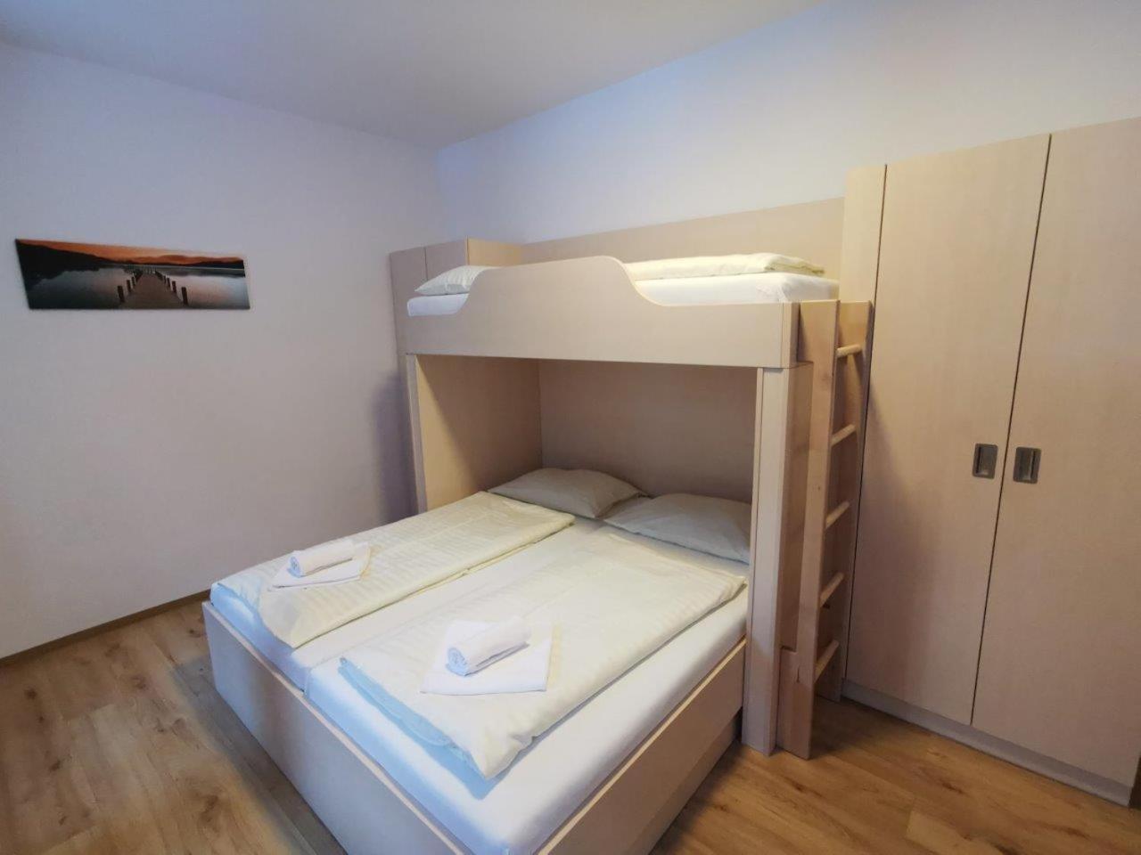 Triple Room with Shared Bathroom photo 2