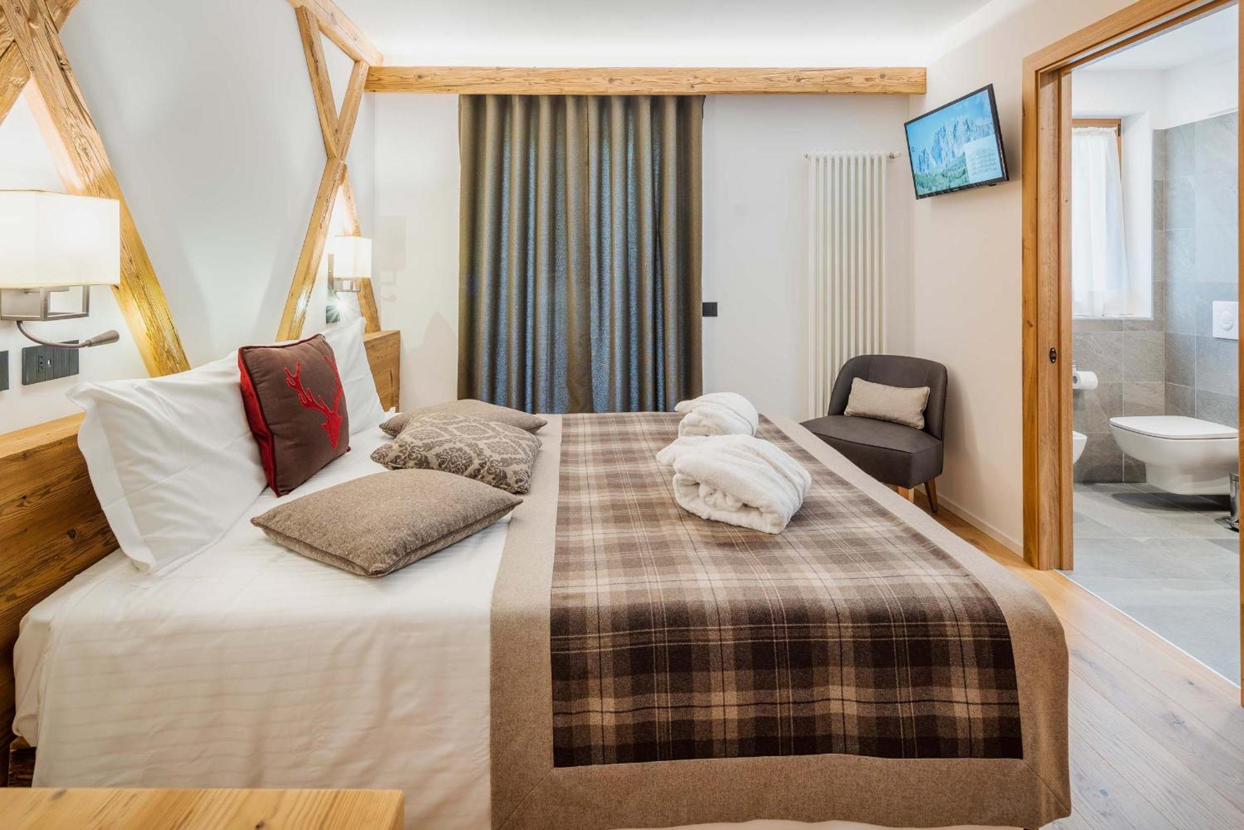 Deluxe Double or Twin Room with Balcony - Photo 5
