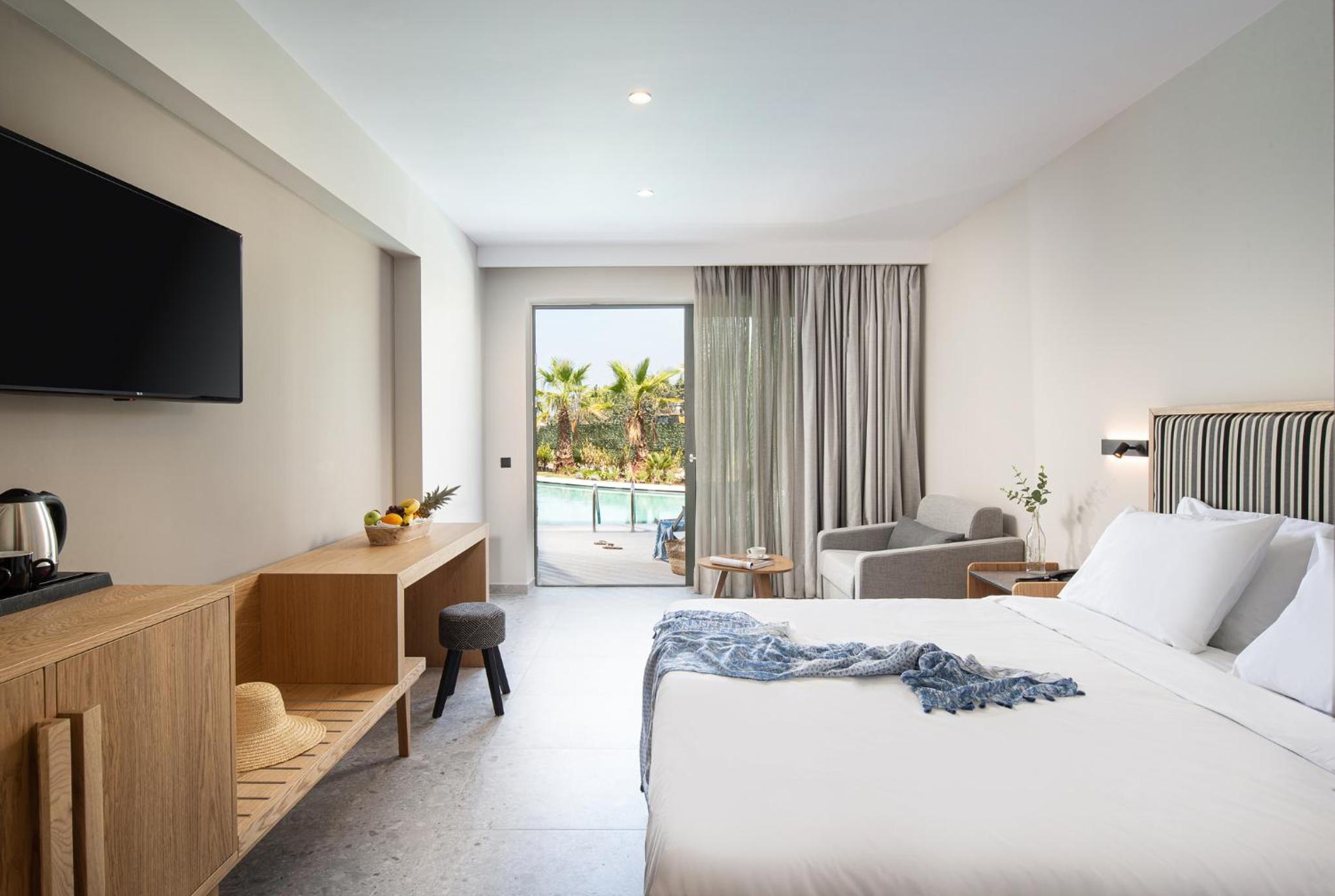 Superior Double Room with Shared Pool