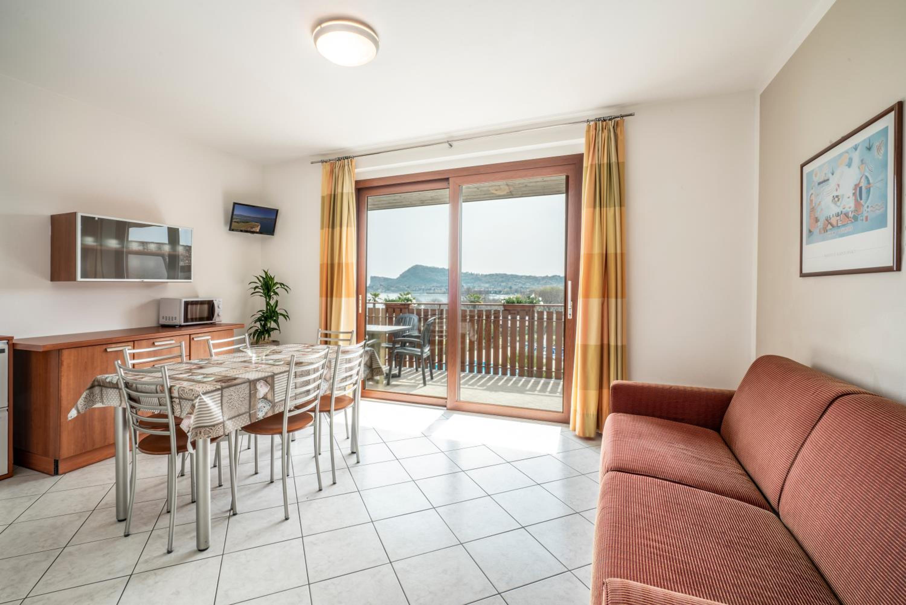 One-Bedroom Apartment (4 Adults) - Photo 3