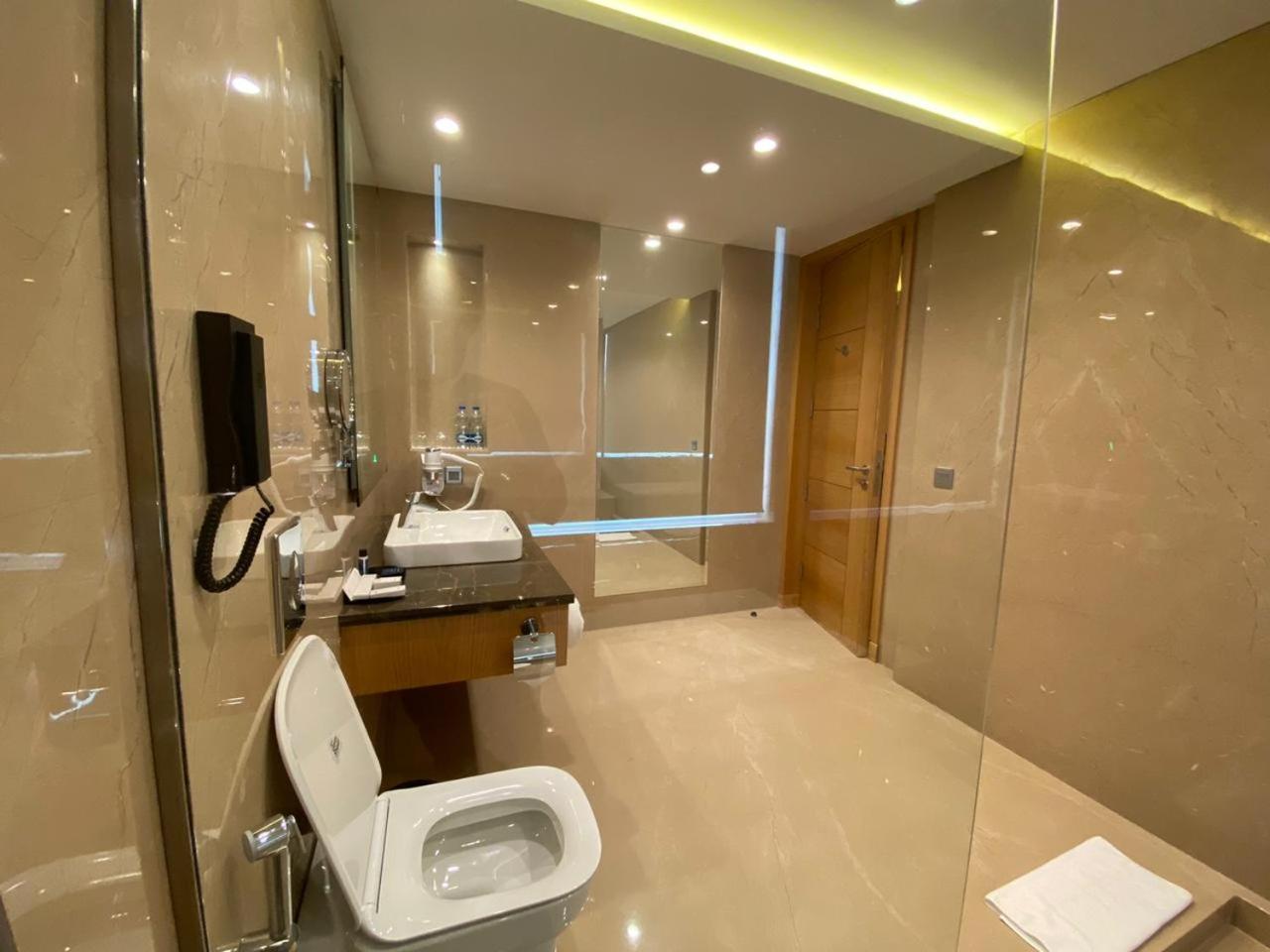 Deluxe King Room photo 2