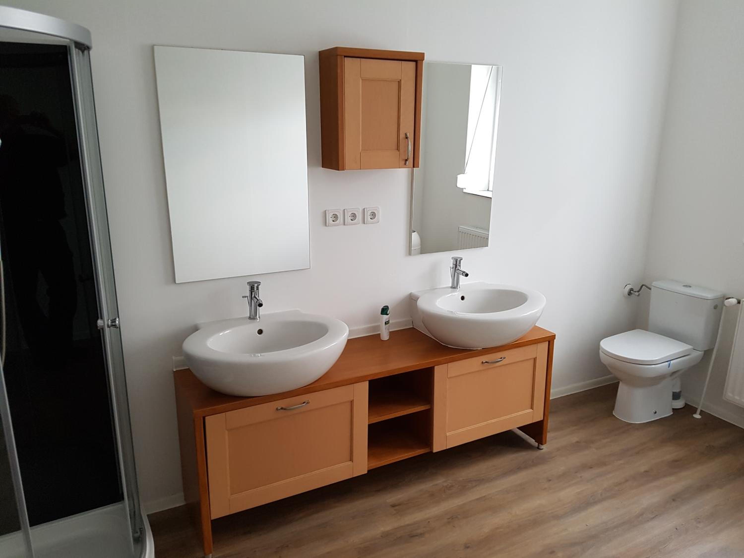 Family Room with Bathroom photo 3