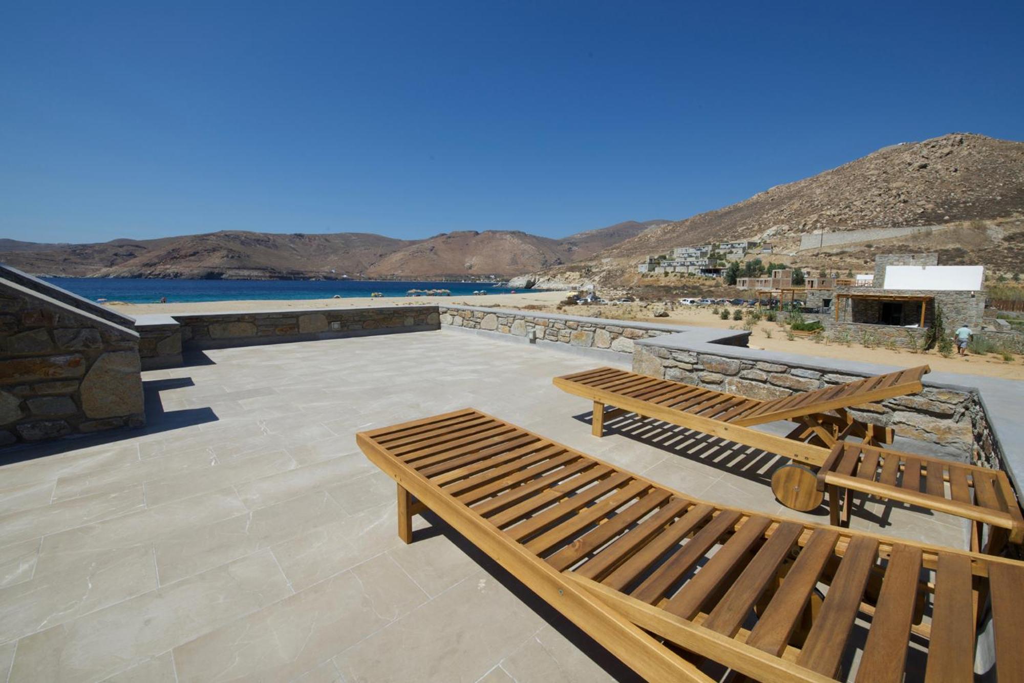 Two Bedroom Beachfront Family Maisonette photo 2