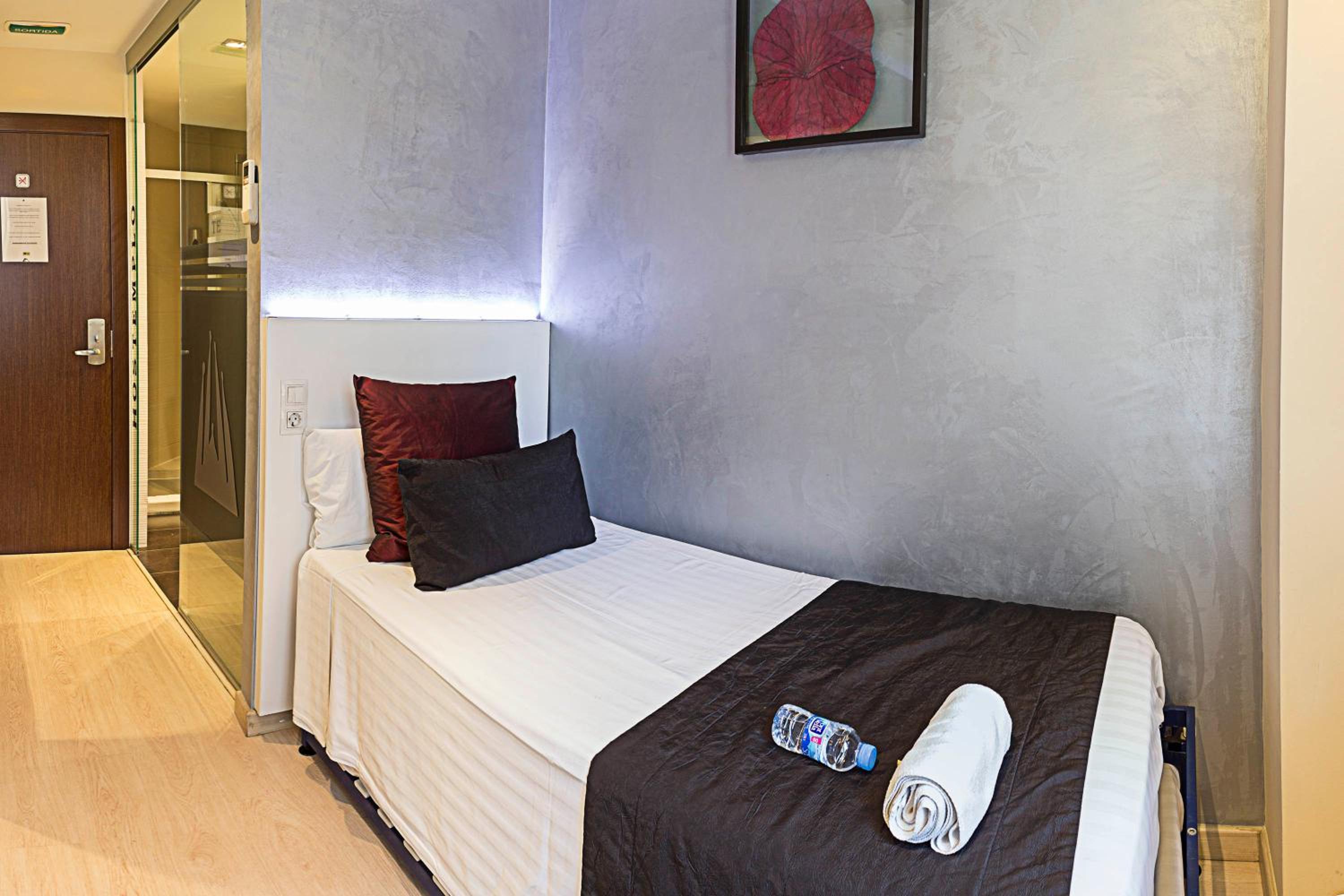 Single Room photo 2