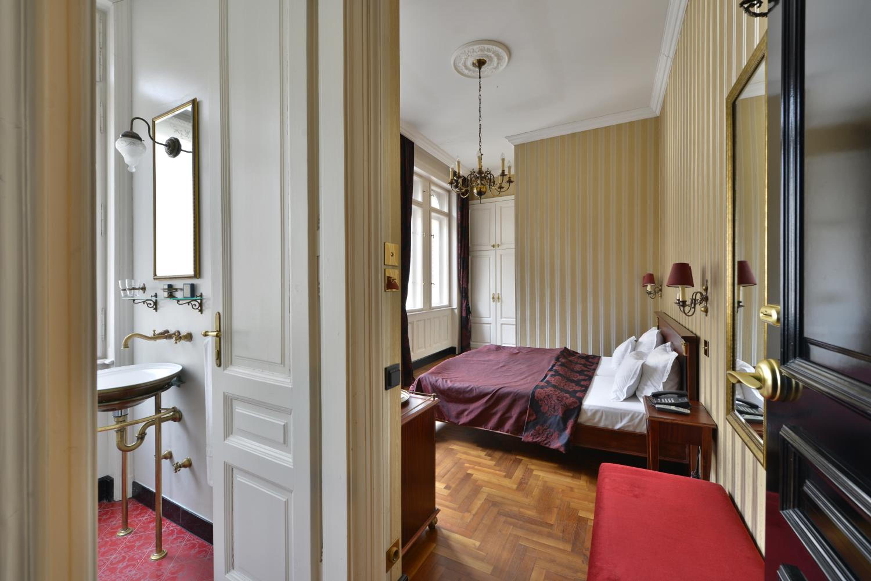 Deluxe Double Room - Photo 5