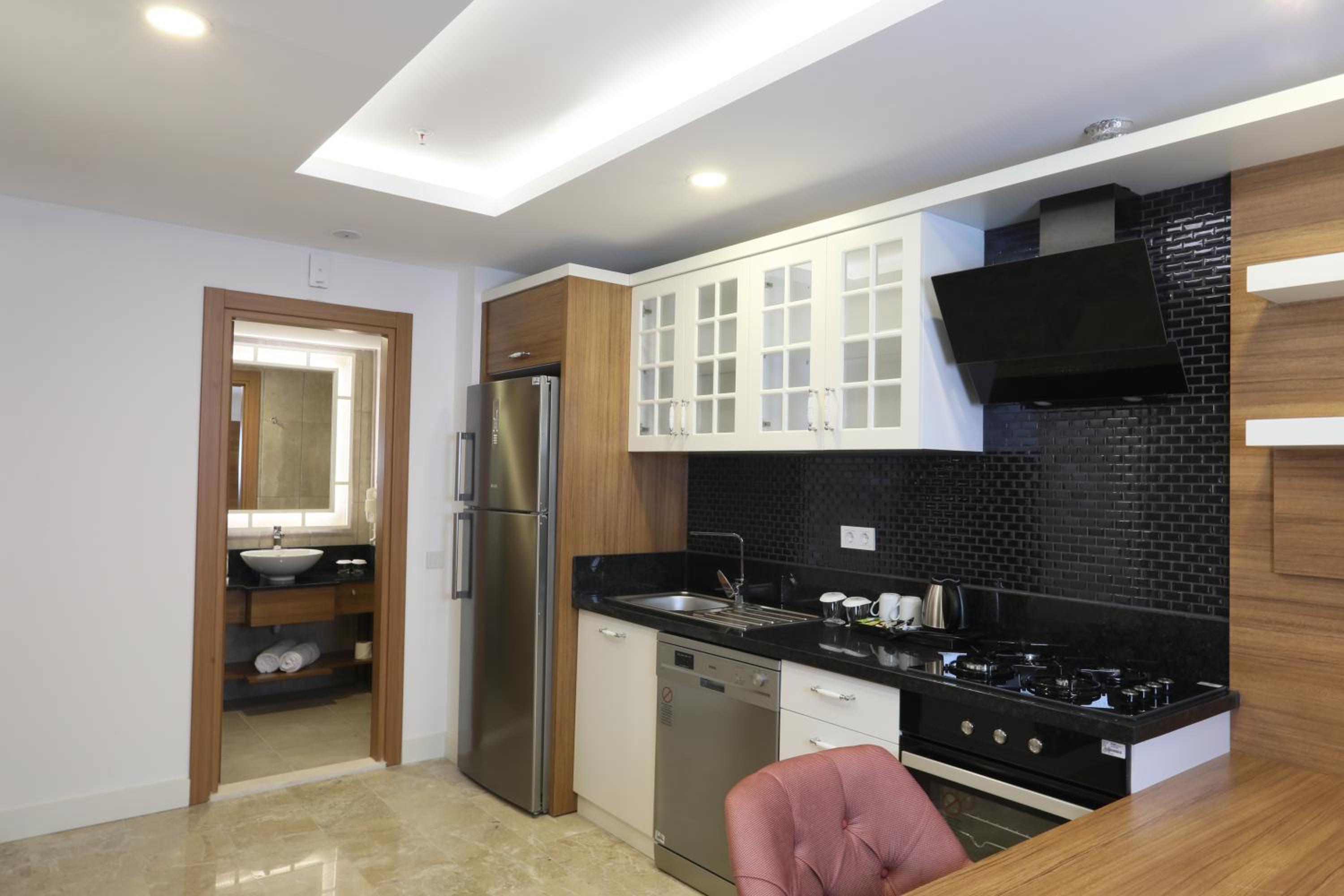 Suite with Pool View