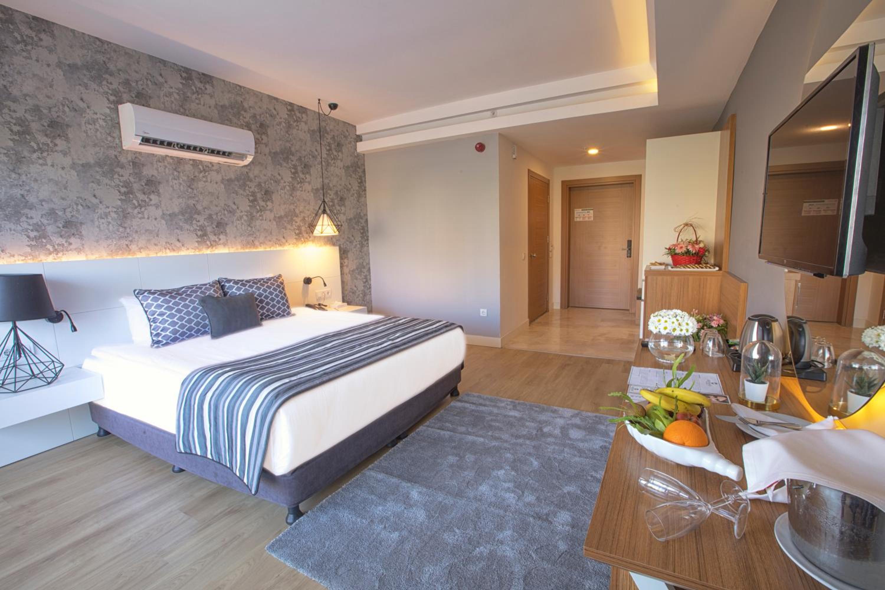 Double Room with Pool View