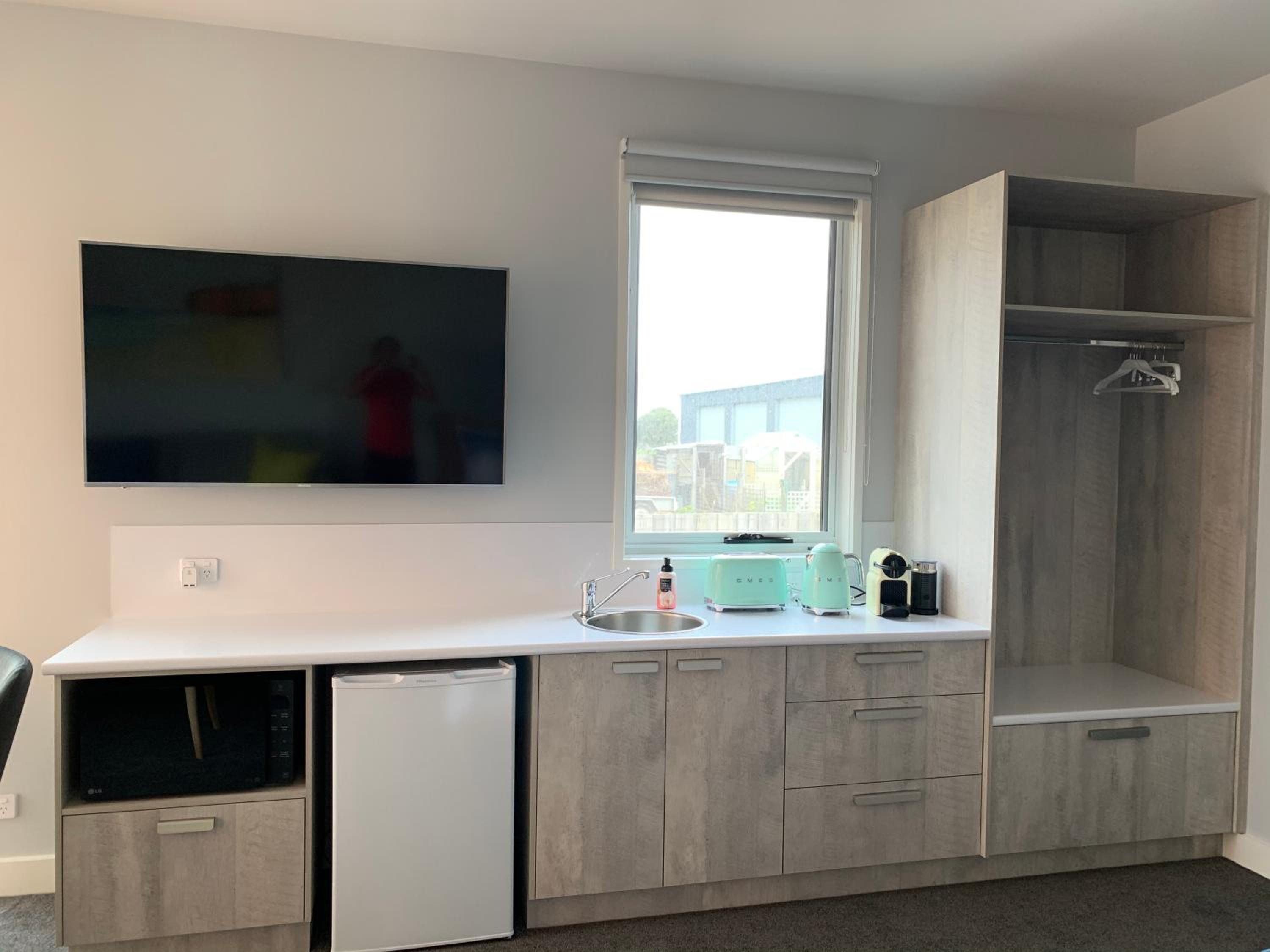 Studio with Harbor View - Photo 6