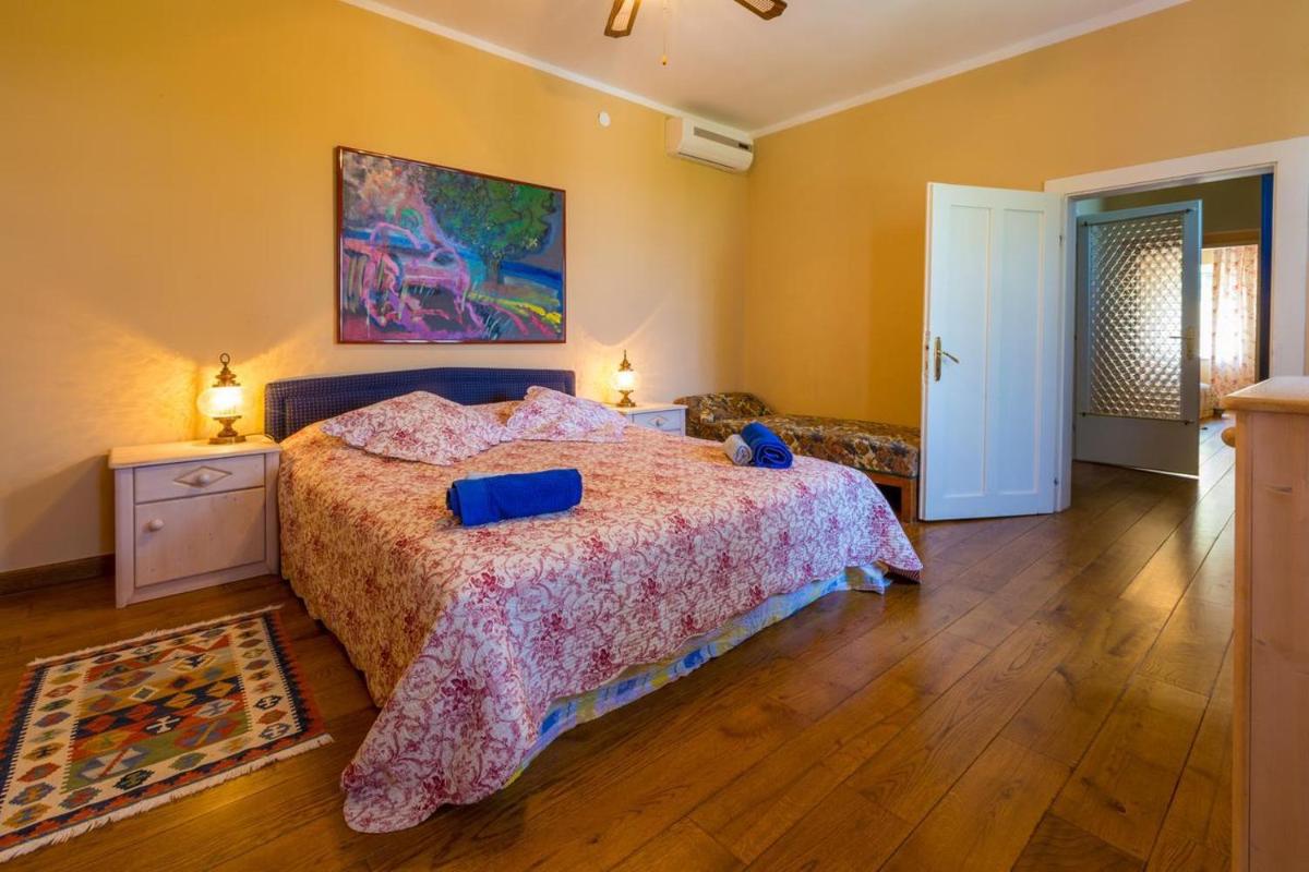 Three-Bedroom House photo 3