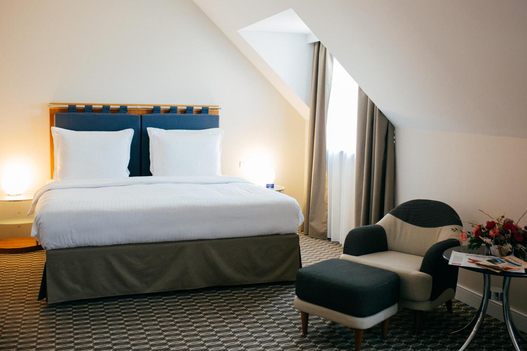 Junior Suite with View - Photo 3