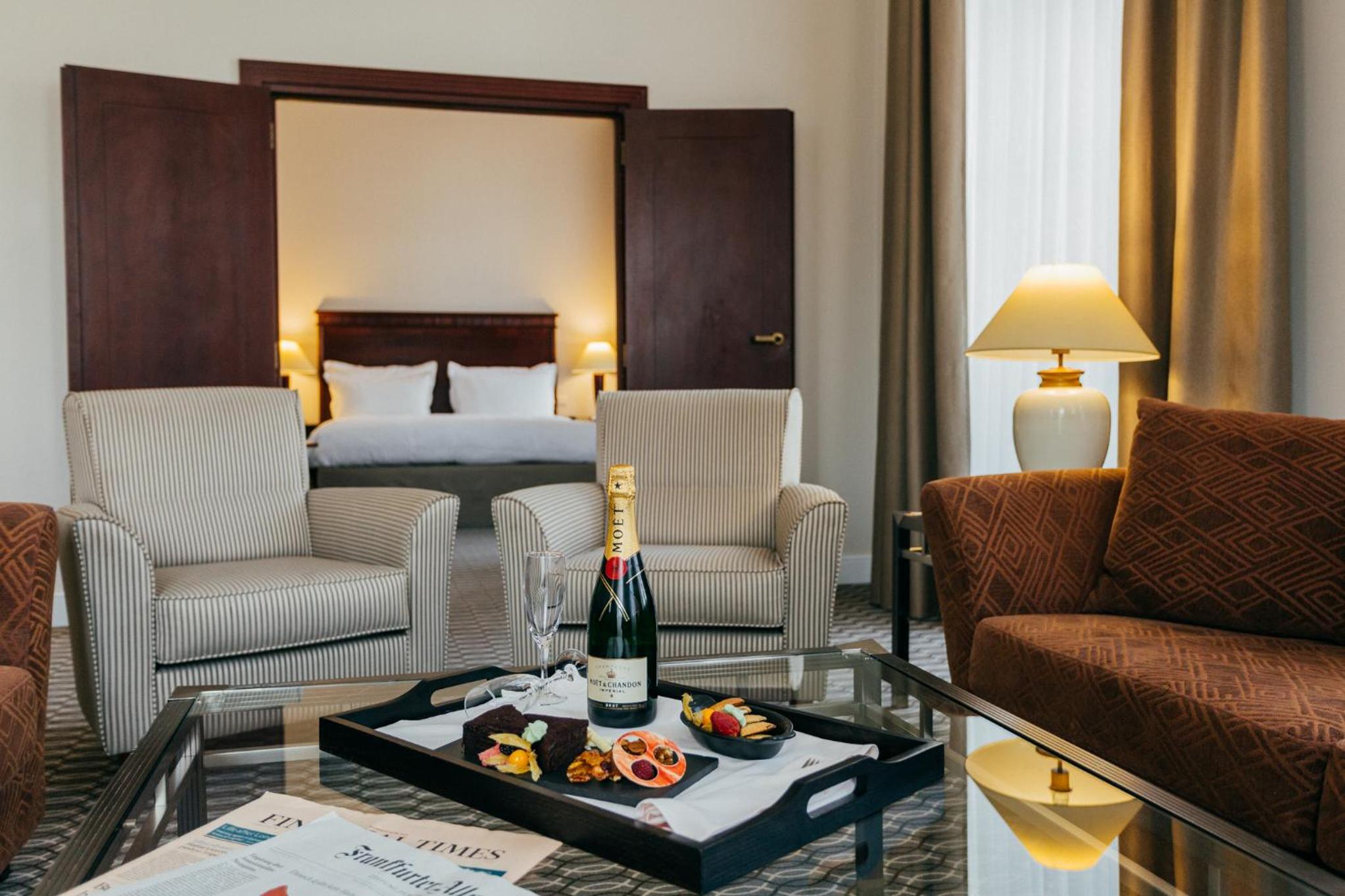 Suite with View - Photo 3