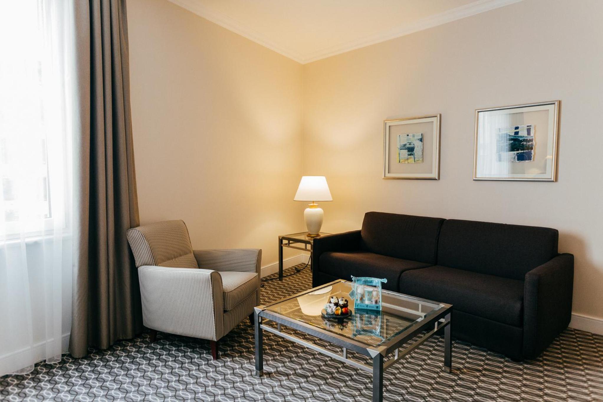Family Room - Photo 5