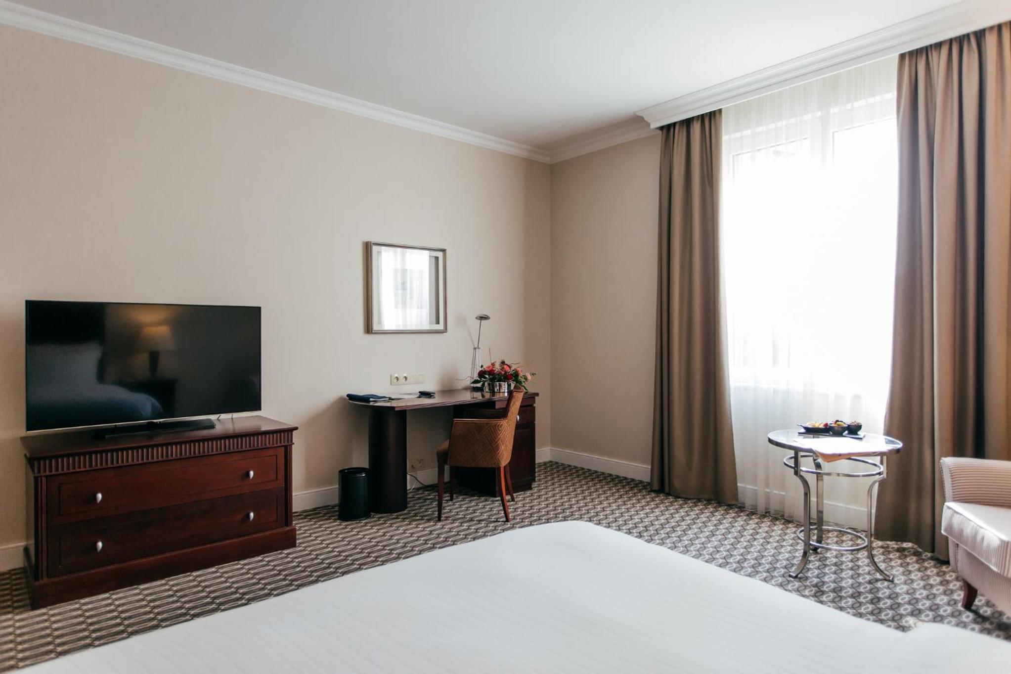 Premium Room with View - Photo 2