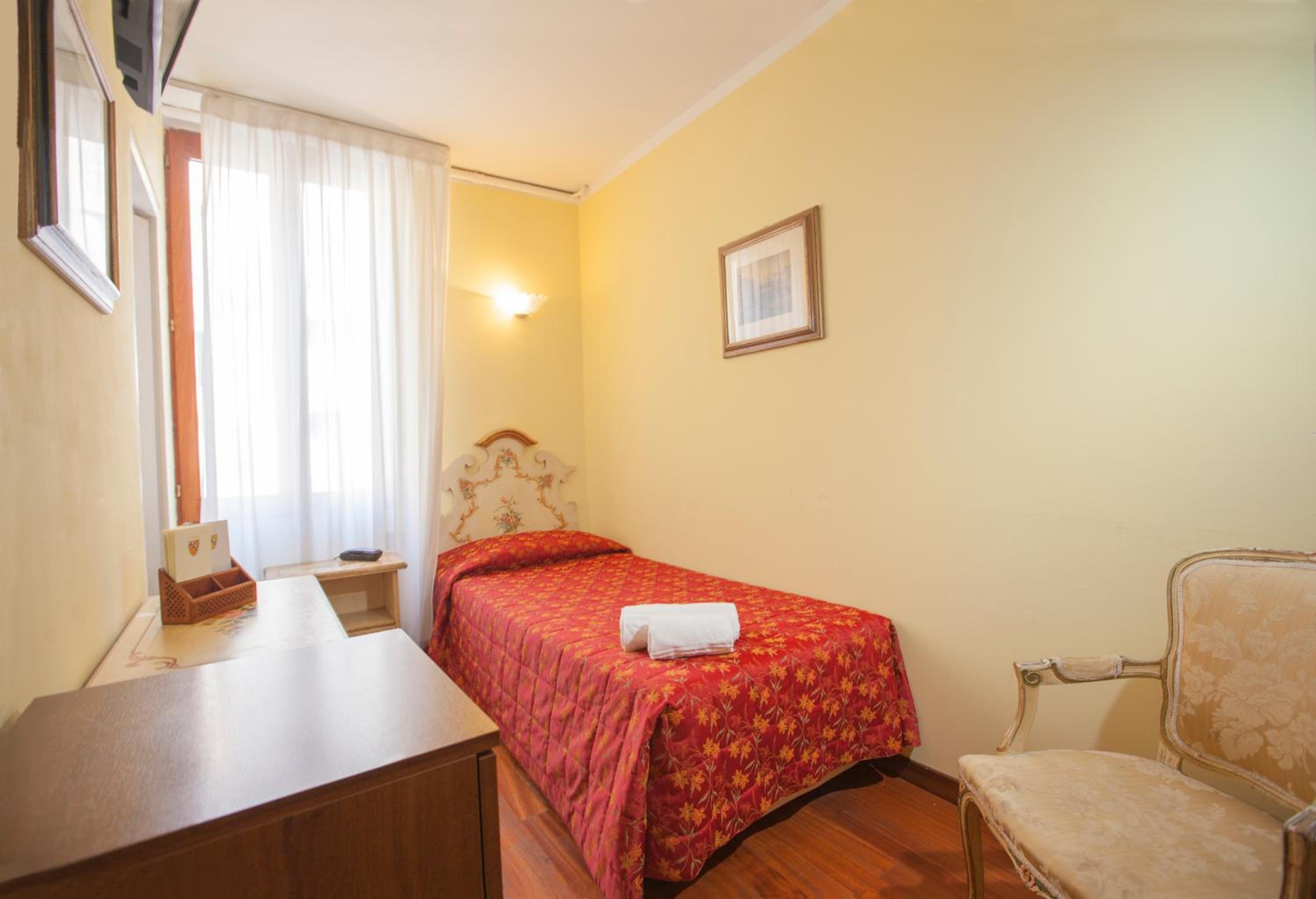 Single Room photo 1
