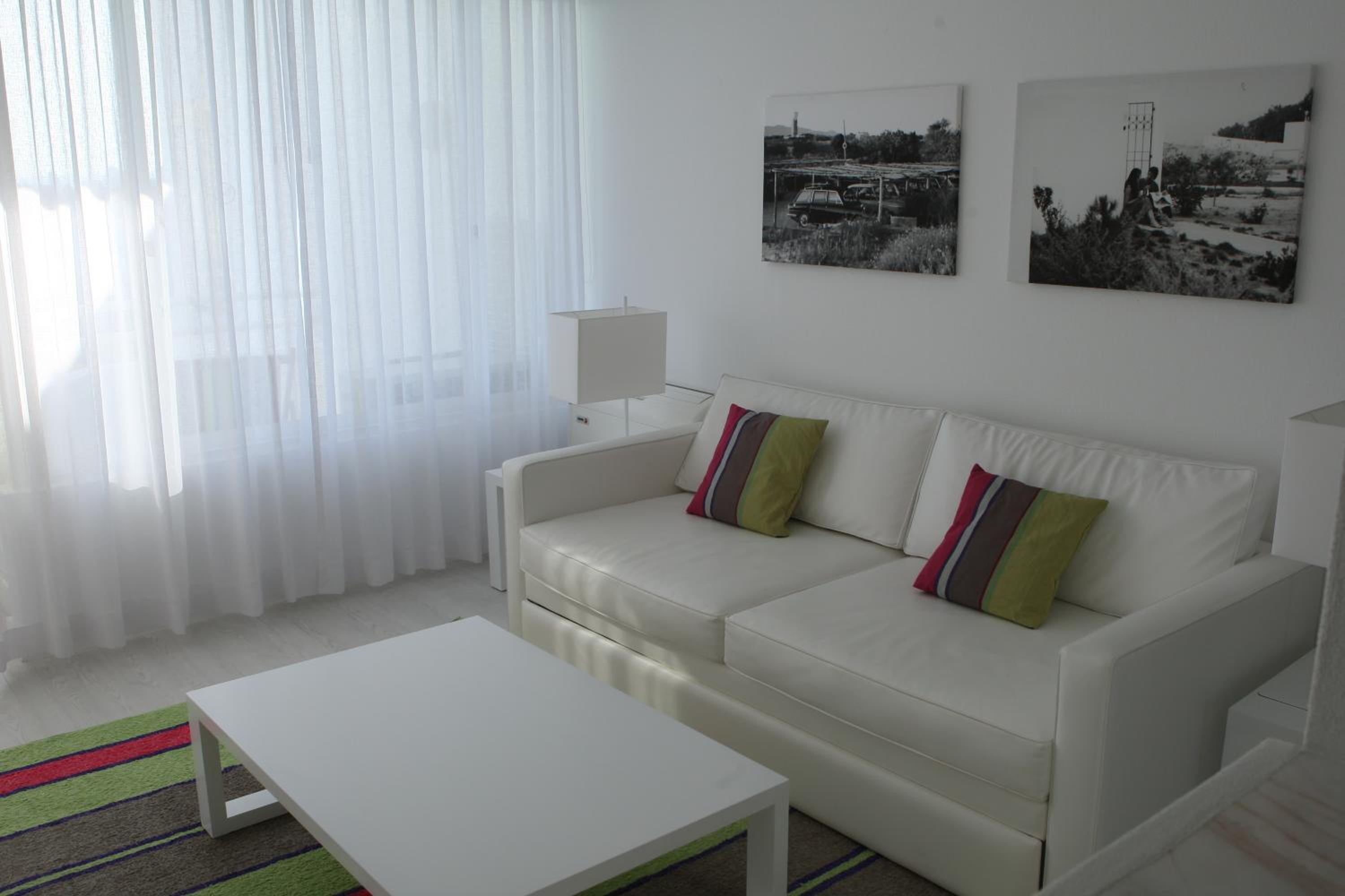 One-Bedroom Apartment with Sea View - Photo 1
