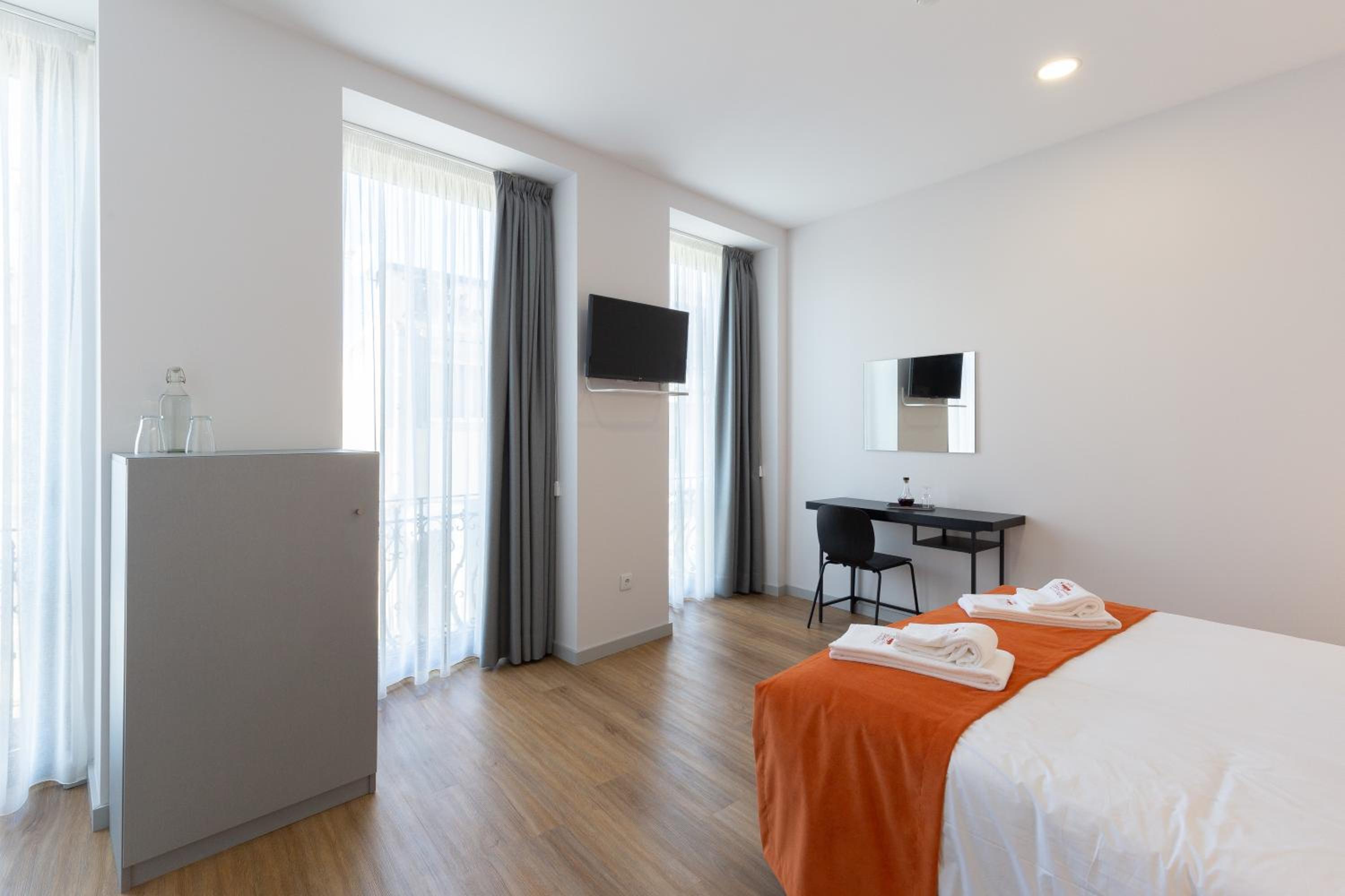 Deluxe Queen Suite