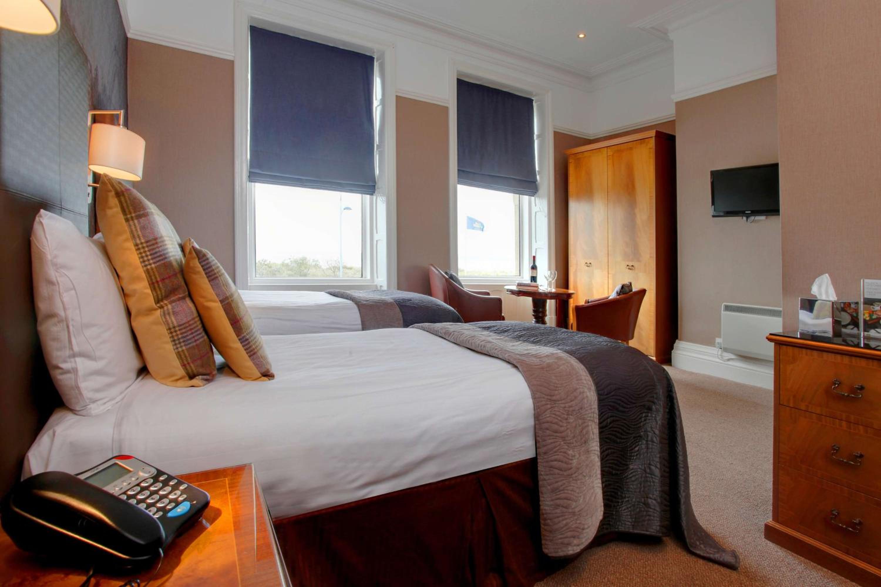 Executive Twin Room with View - Photo 1