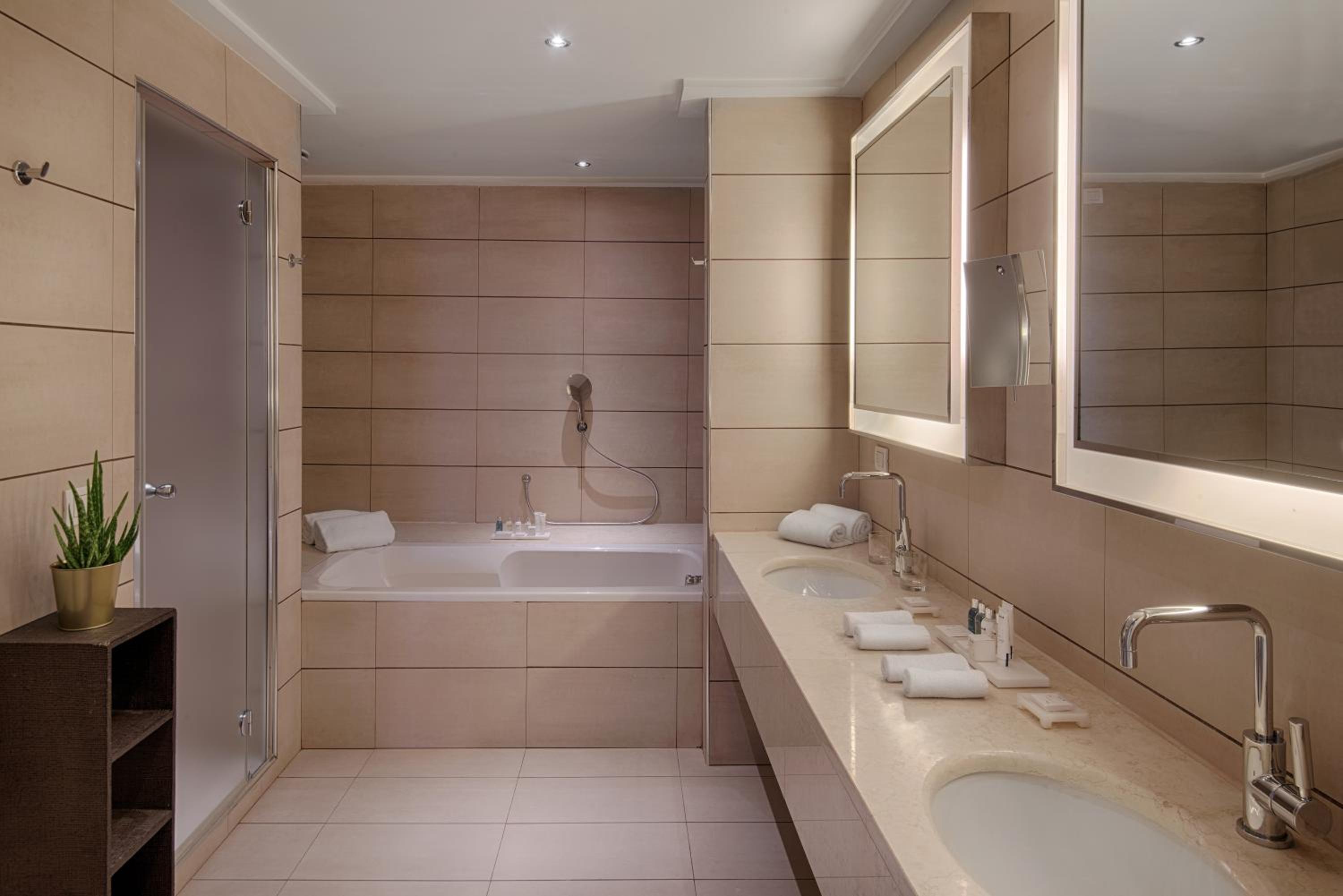 Presidential Suite thumbnail 5