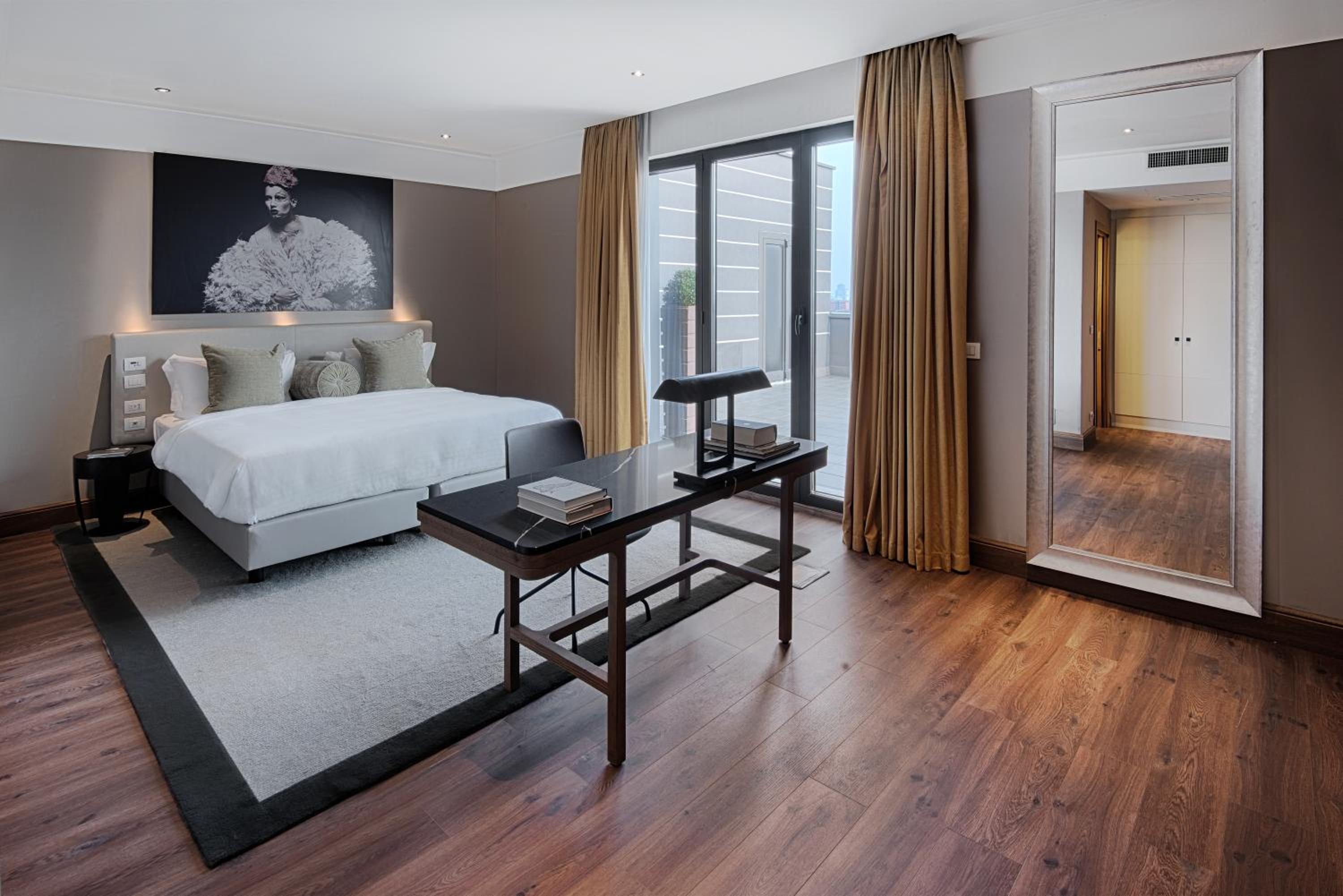 Presidential Suite thumbnail 6