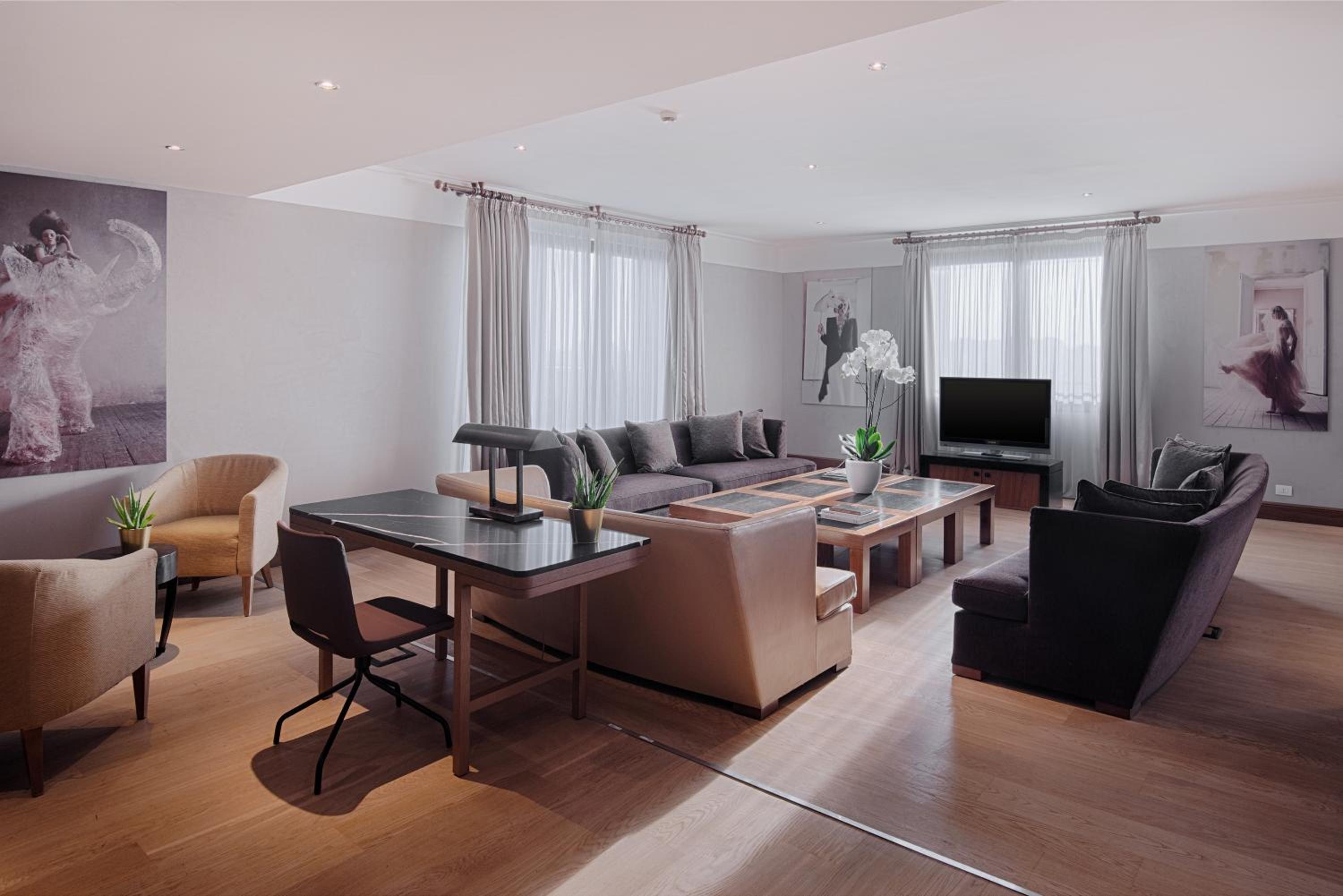 Presidential Suite thumbnail 6
