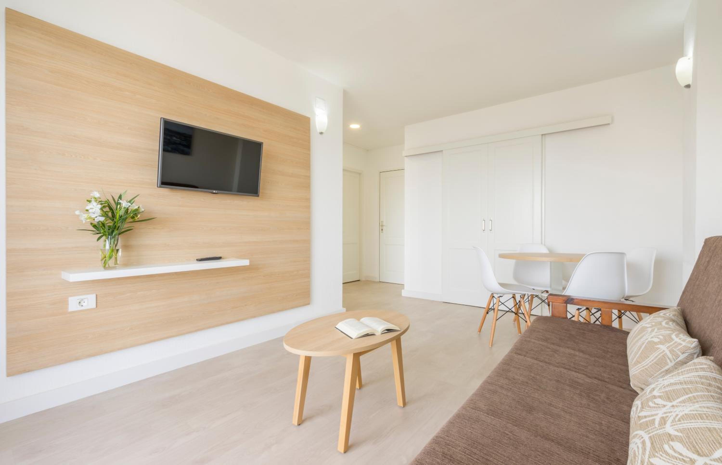 One-Bedroom Apartment with Sea View (Single Use) thumbnail 6