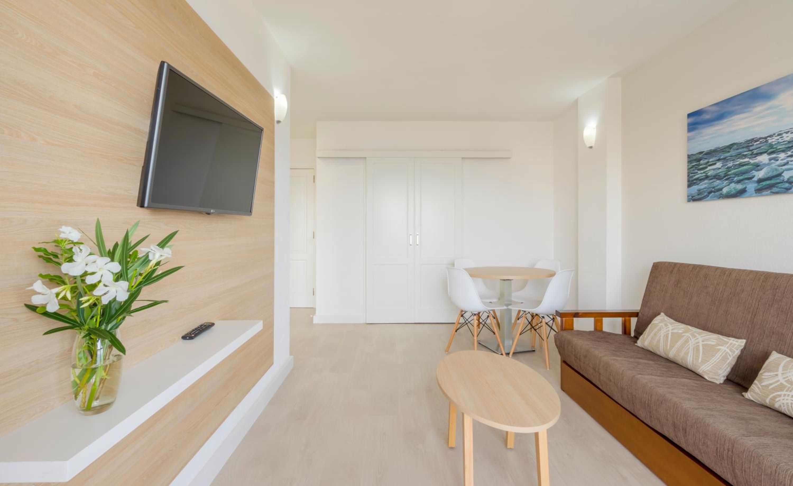 One-Bedroom Apartment with Sea View (Single Use)