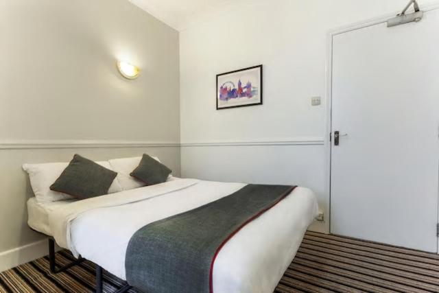 Double Room with Shared Bathroom photo 1