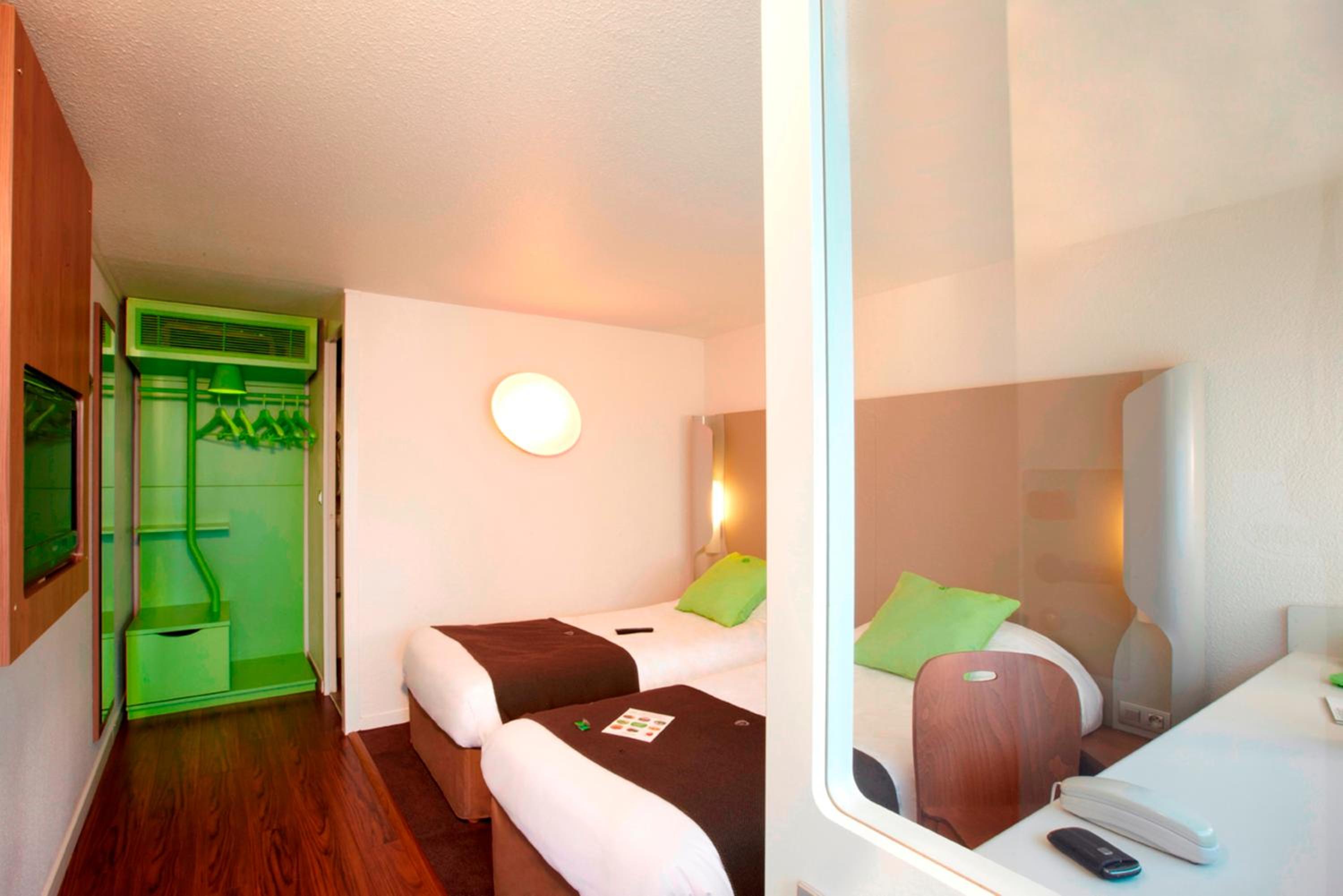 Standard Twin Room - Photo 3