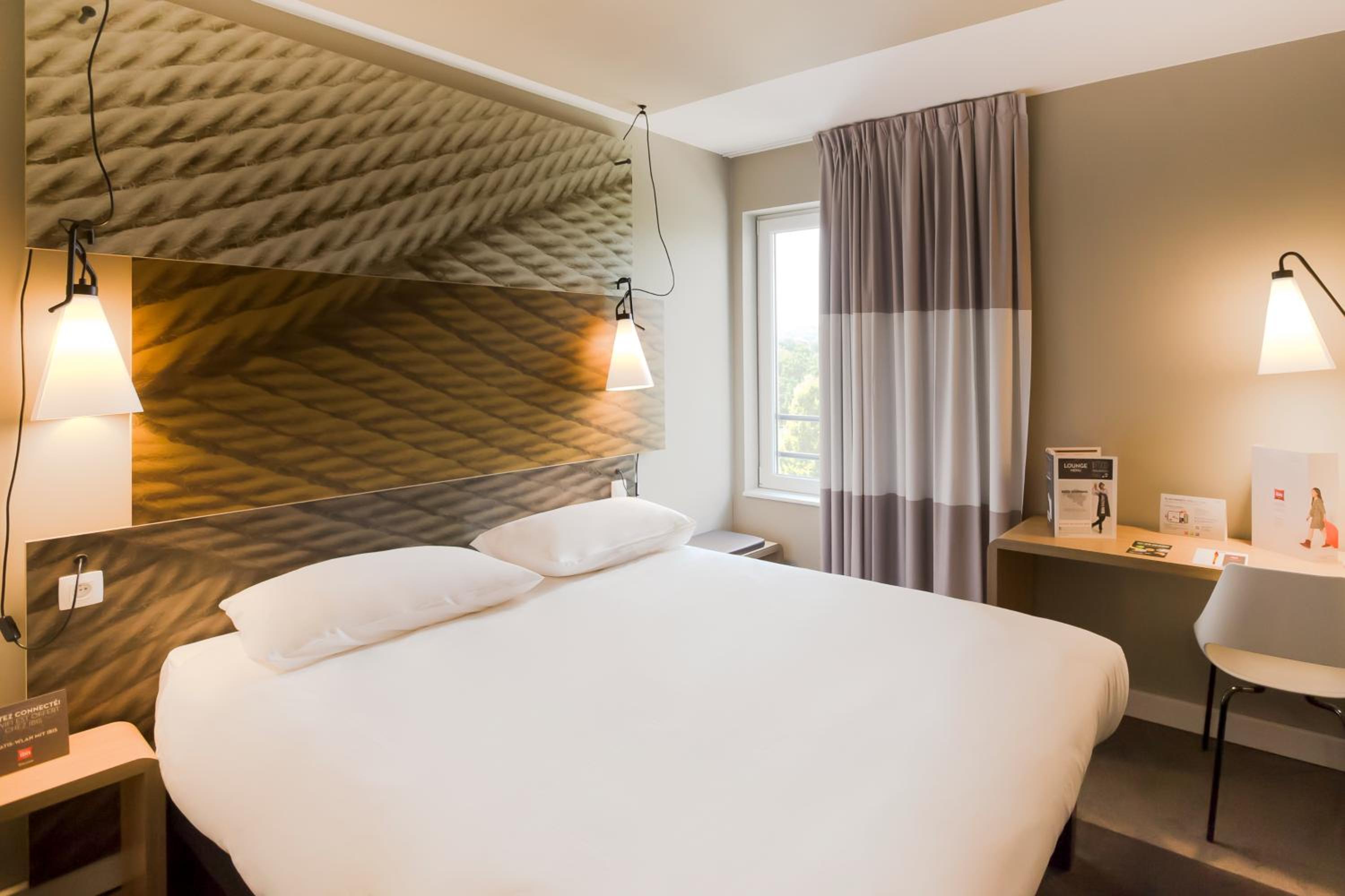 Standard Double Room - Photo 7