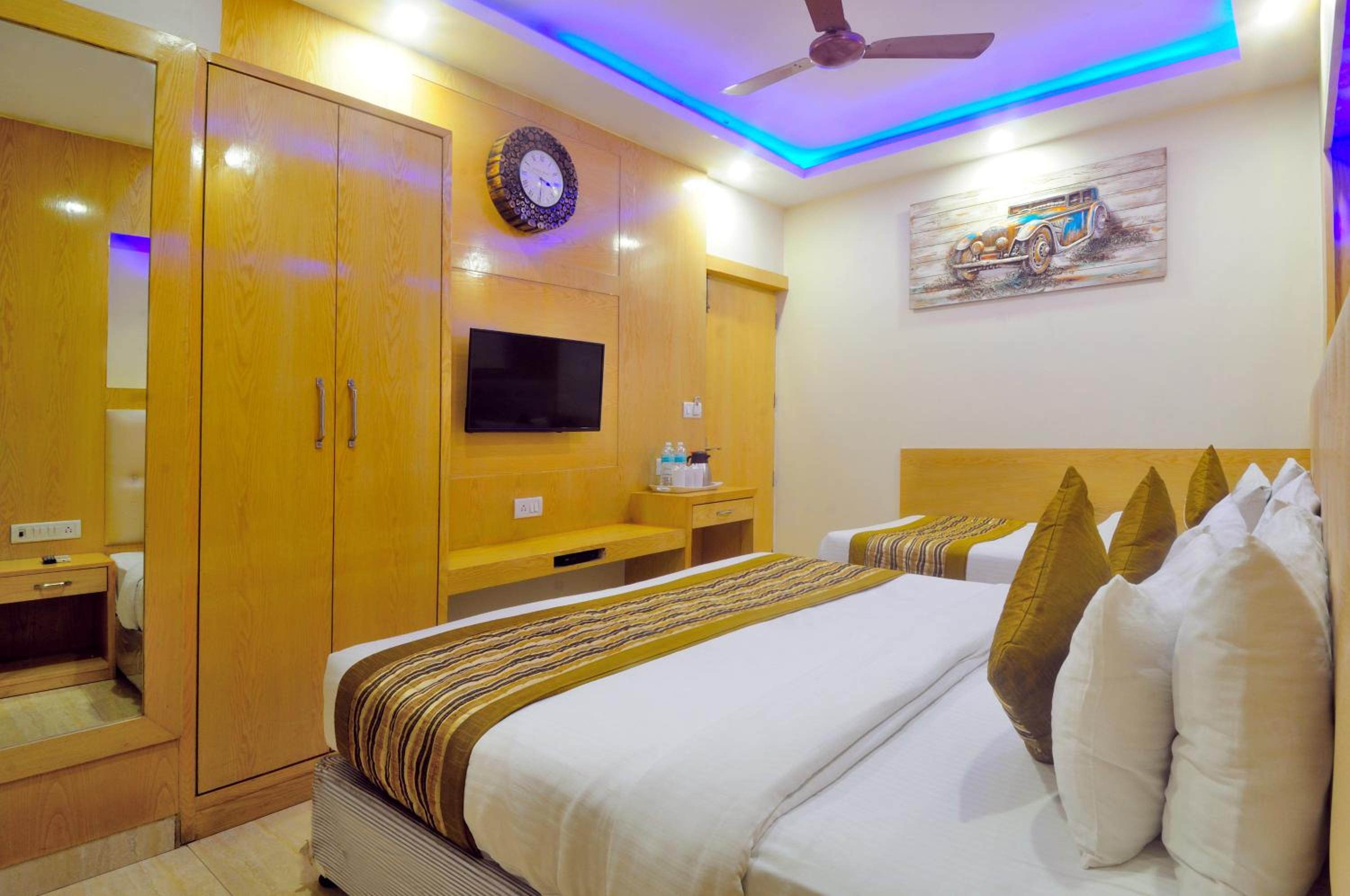 Deluxe Triple Room - Photo 9