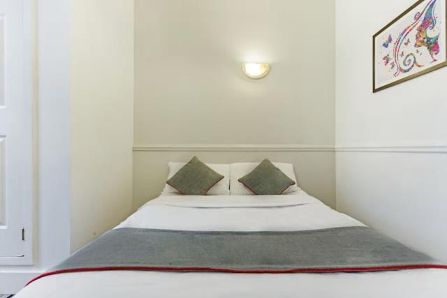 Standard Single Room with Shared Bathroom photo 1