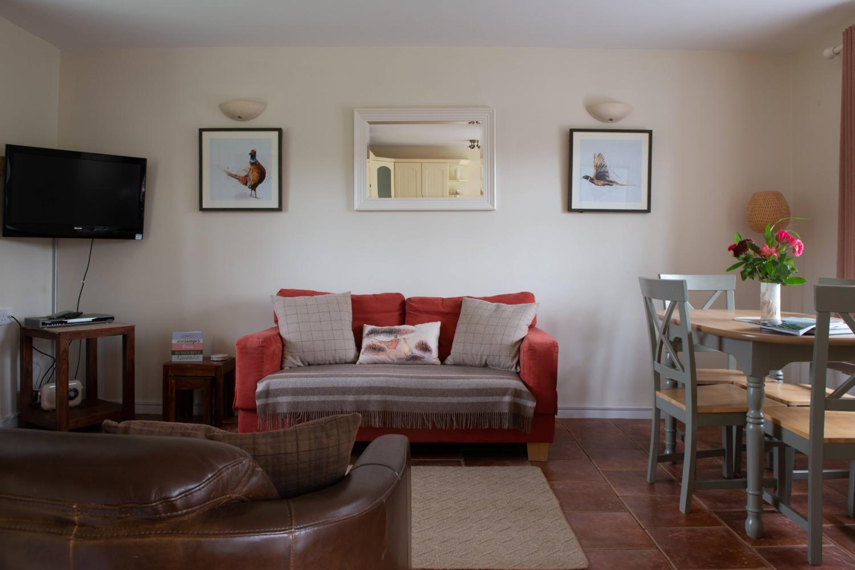 Holly Apartment - Photo 1